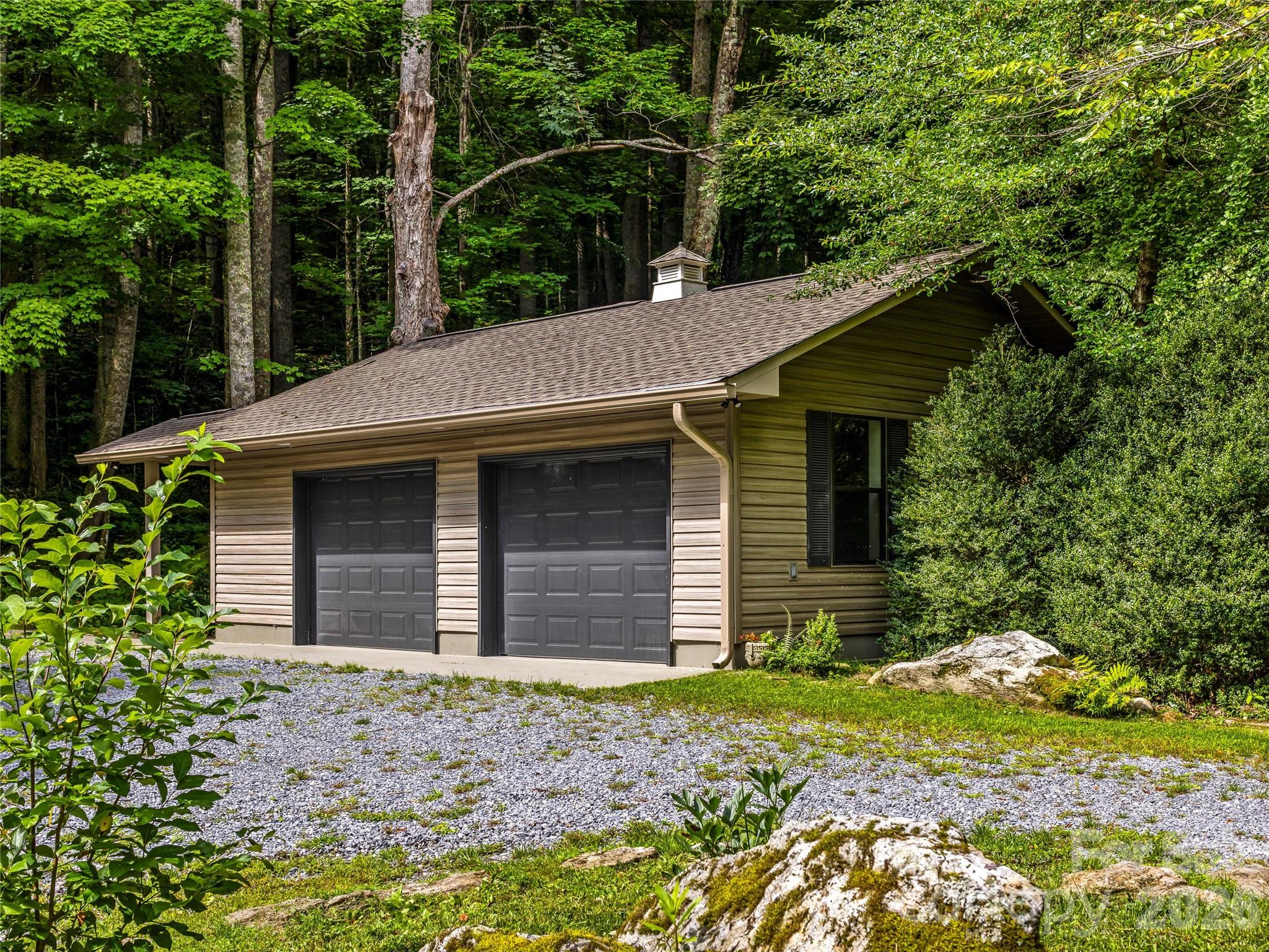 81 Summer Trees Lane — Burnsville