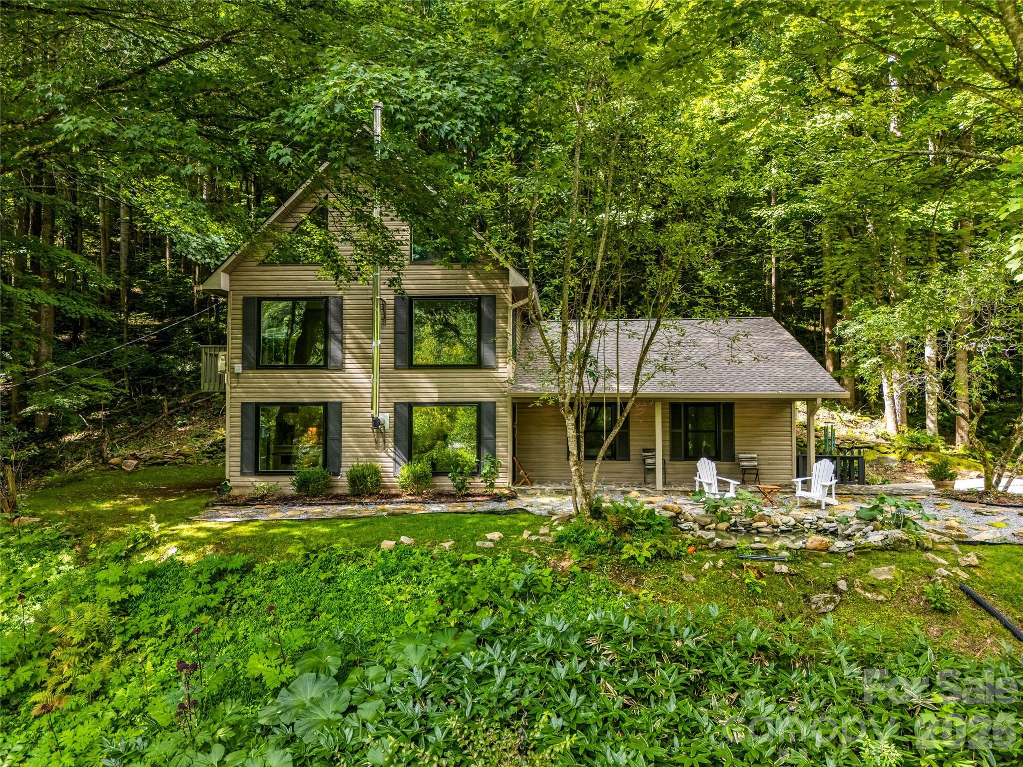 81 Summer Trees Lane — Burnsville