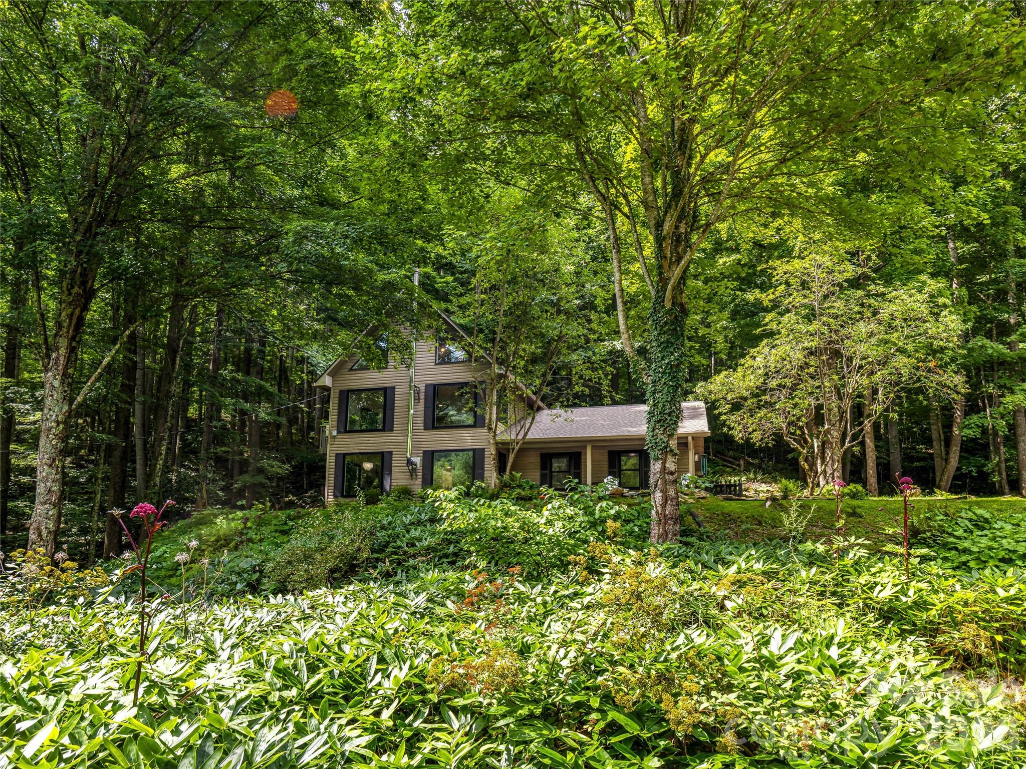 81 Summer Trees Lane — Burnsville