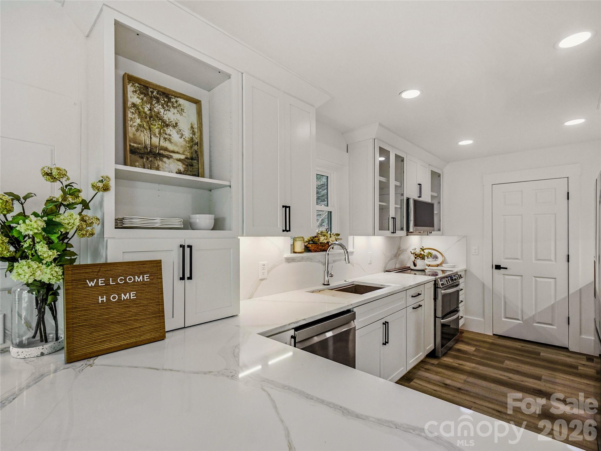 81 Summer Trees Lane — Burnsville