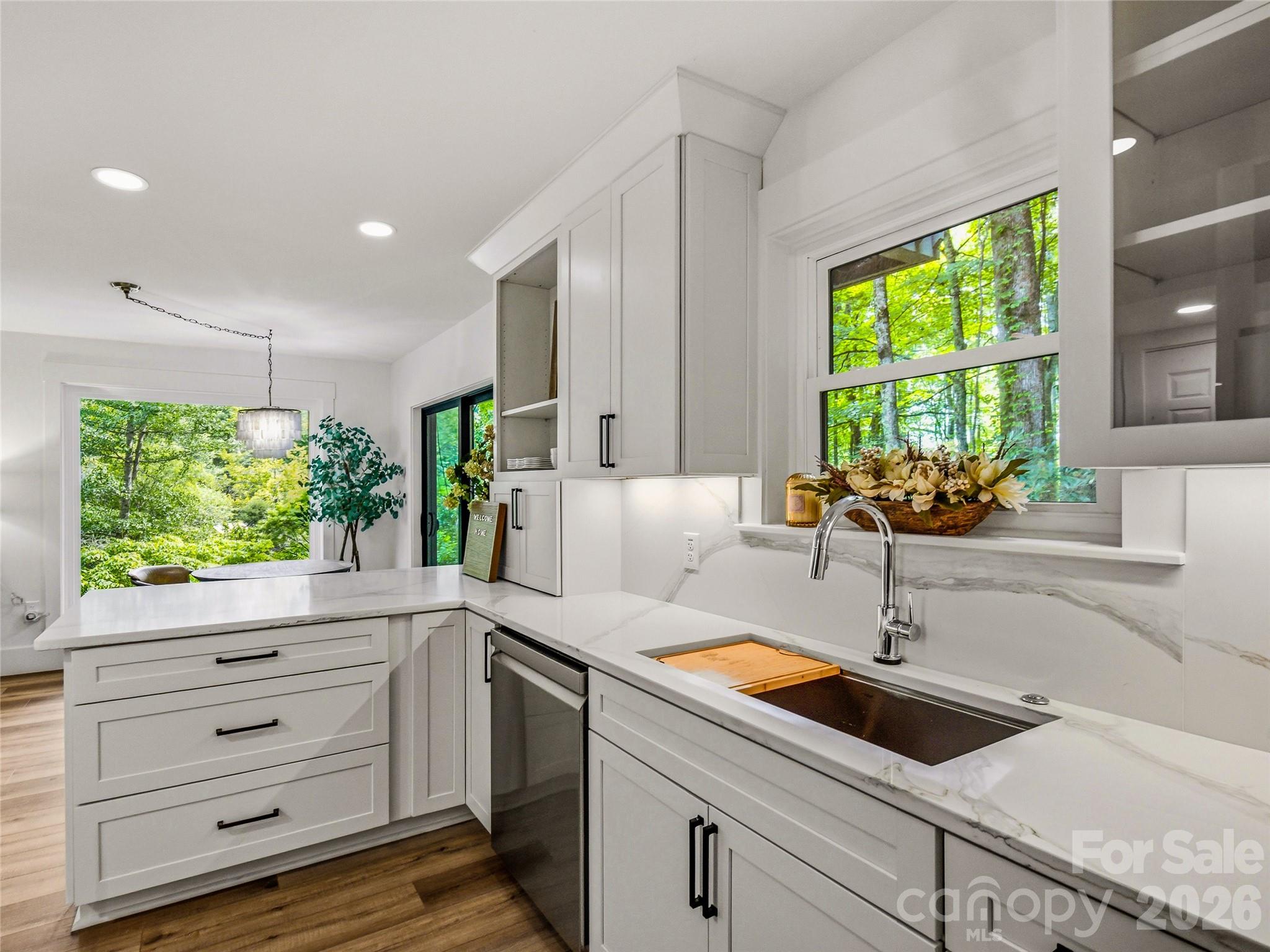 81 Summer Trees Lane — Burnsville