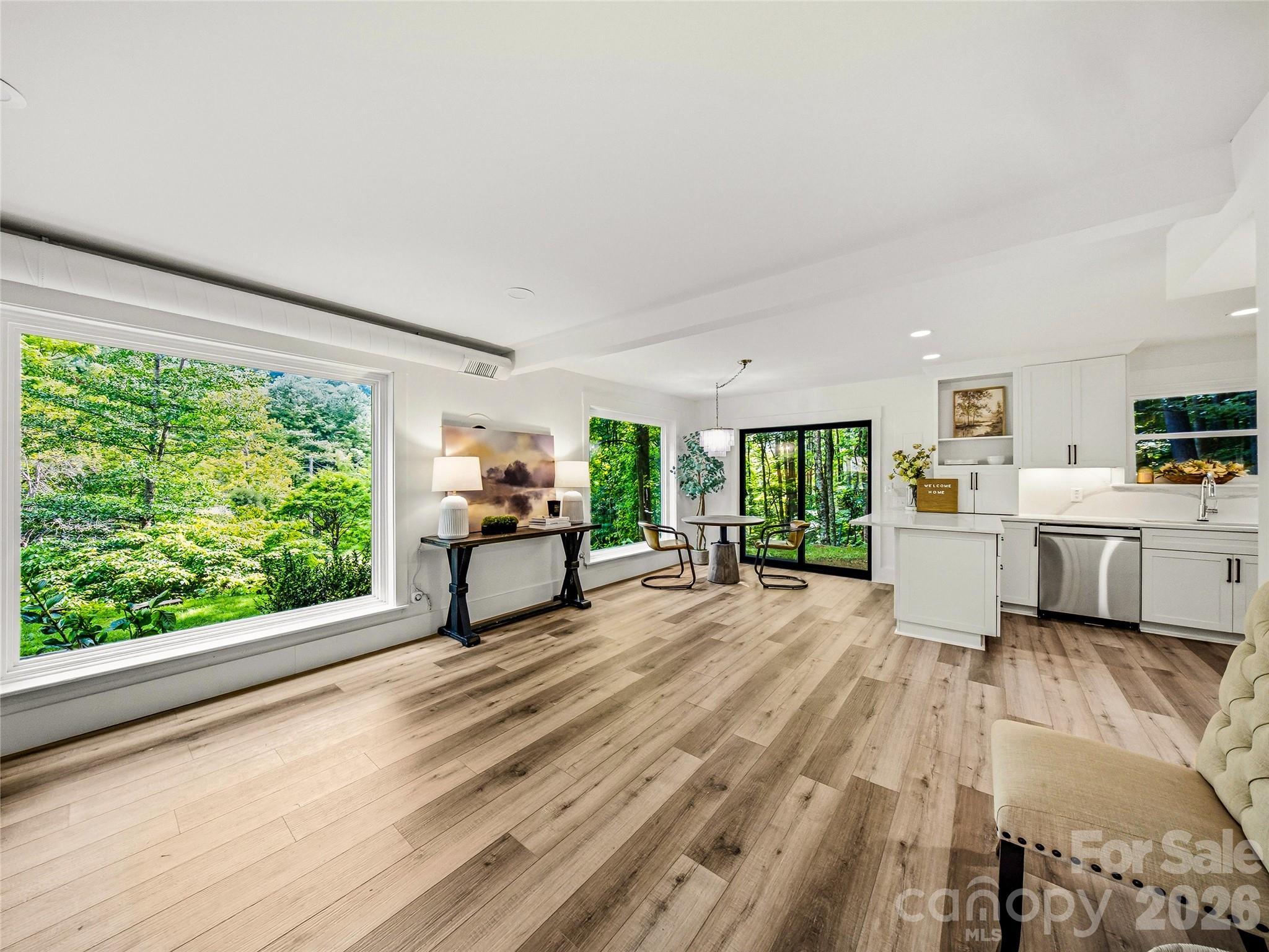 81 Summer Trees Lane — Burnsville
