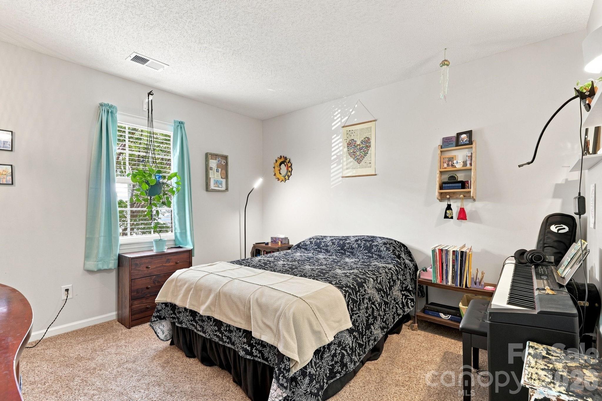 10171 Reindeer Way Lane — Charlotte