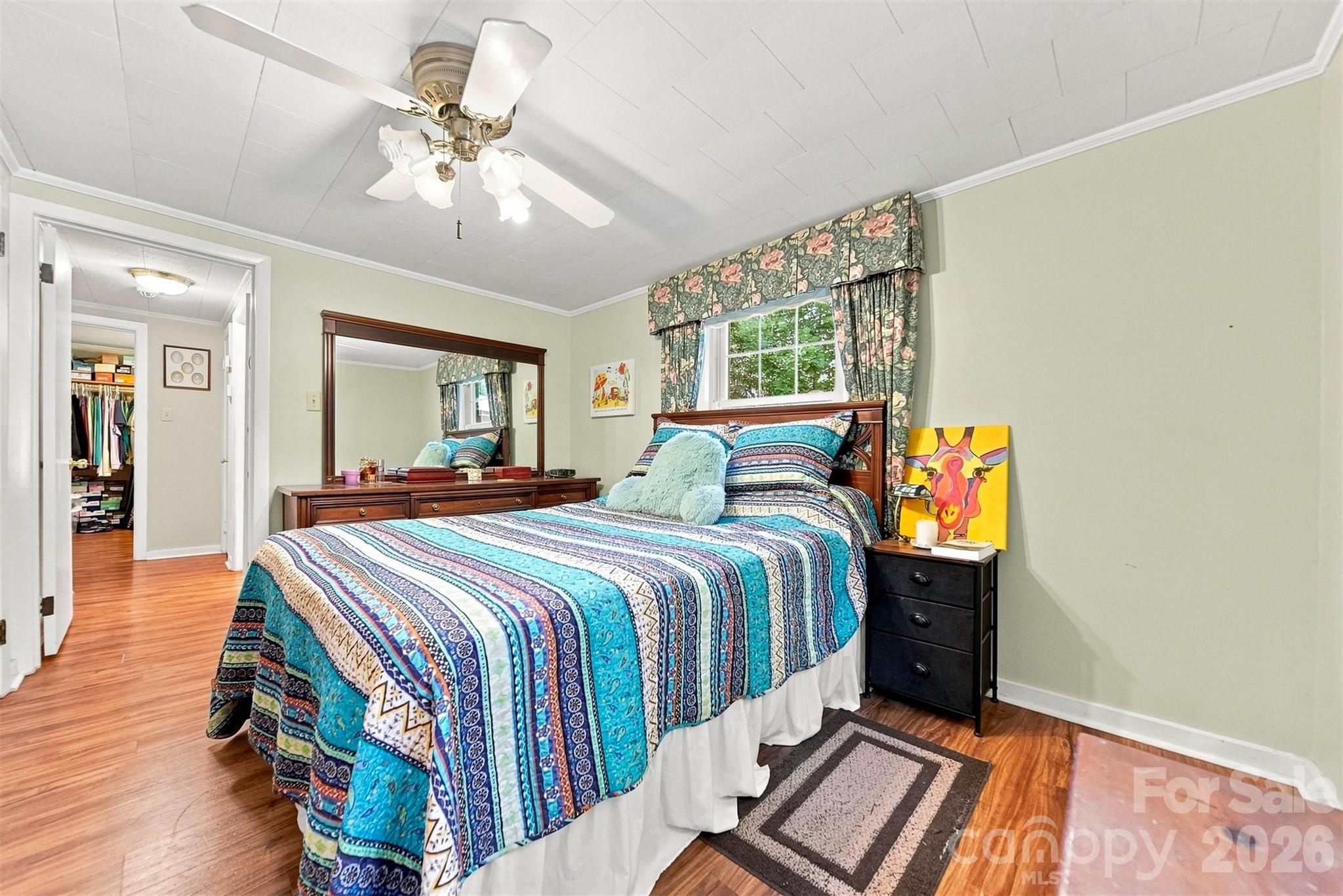 35 Loudonya Lane — Hickory