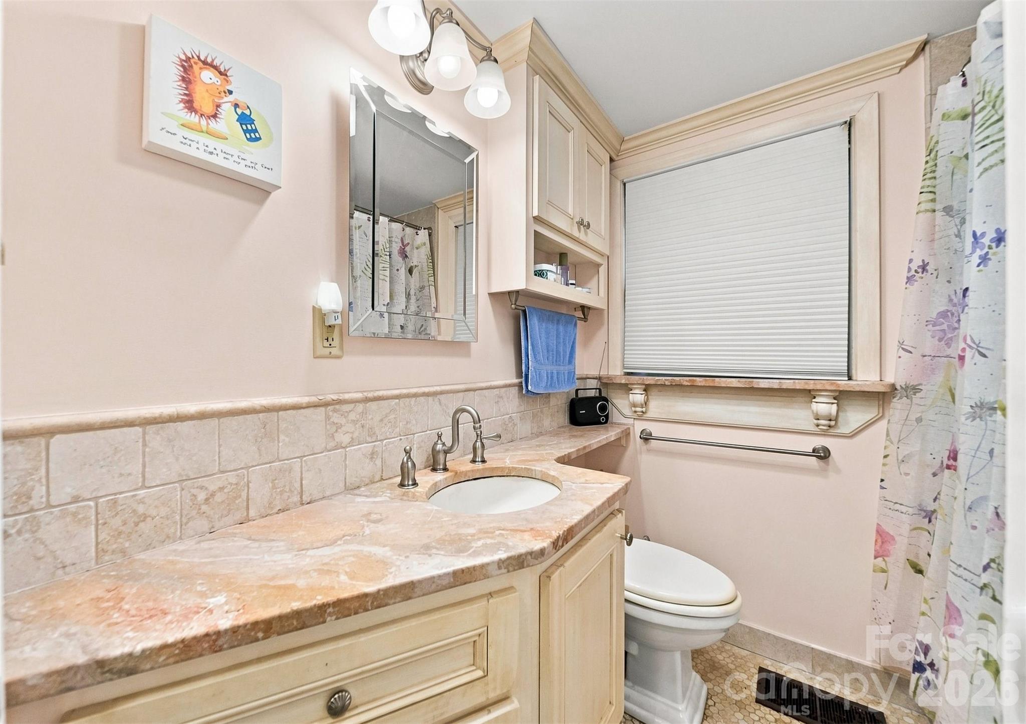 35 Loudonya Lane — Hickory