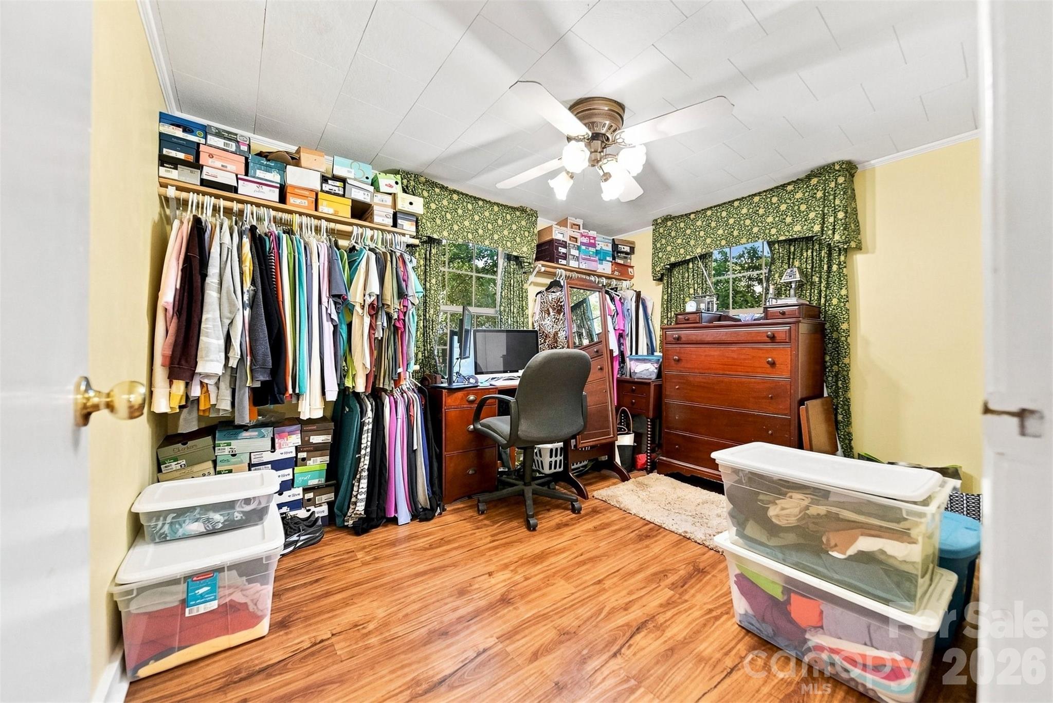 35 Loudonya Lane — Hickory