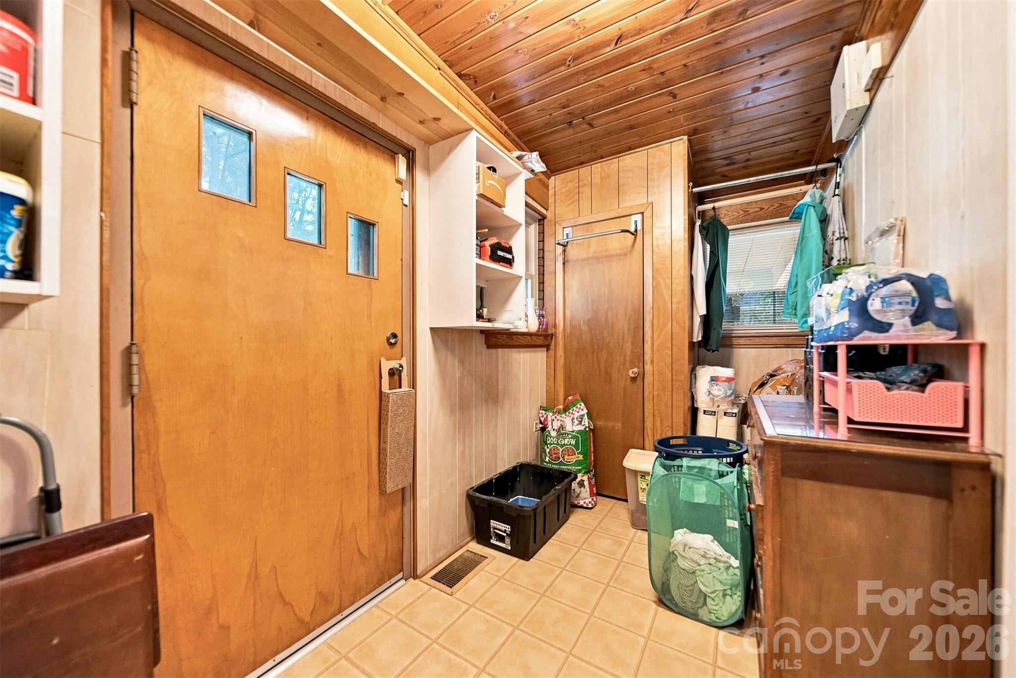 35 Loudonya Lane — Hickory