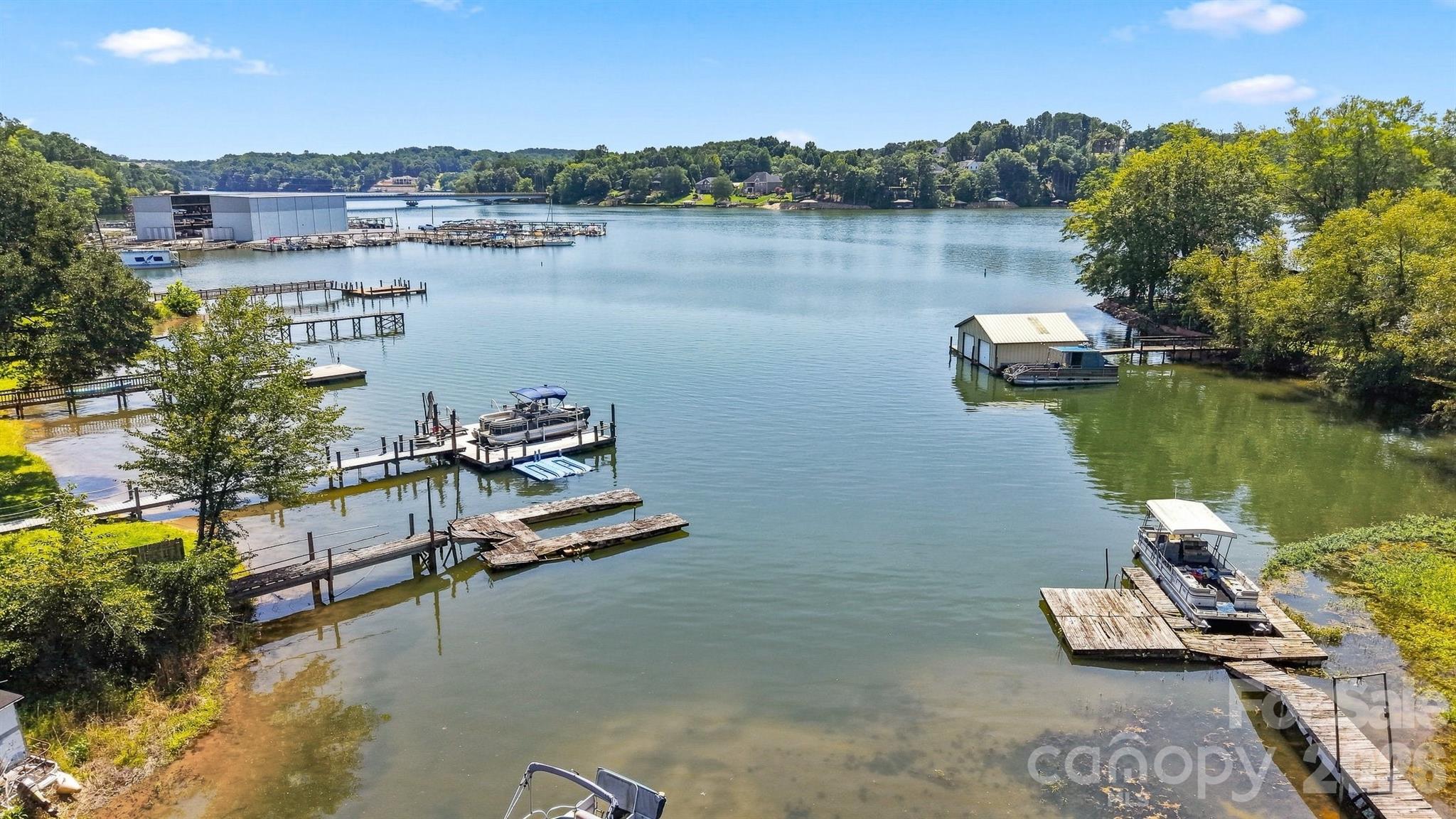 35 Loudonya Lane — Hickory