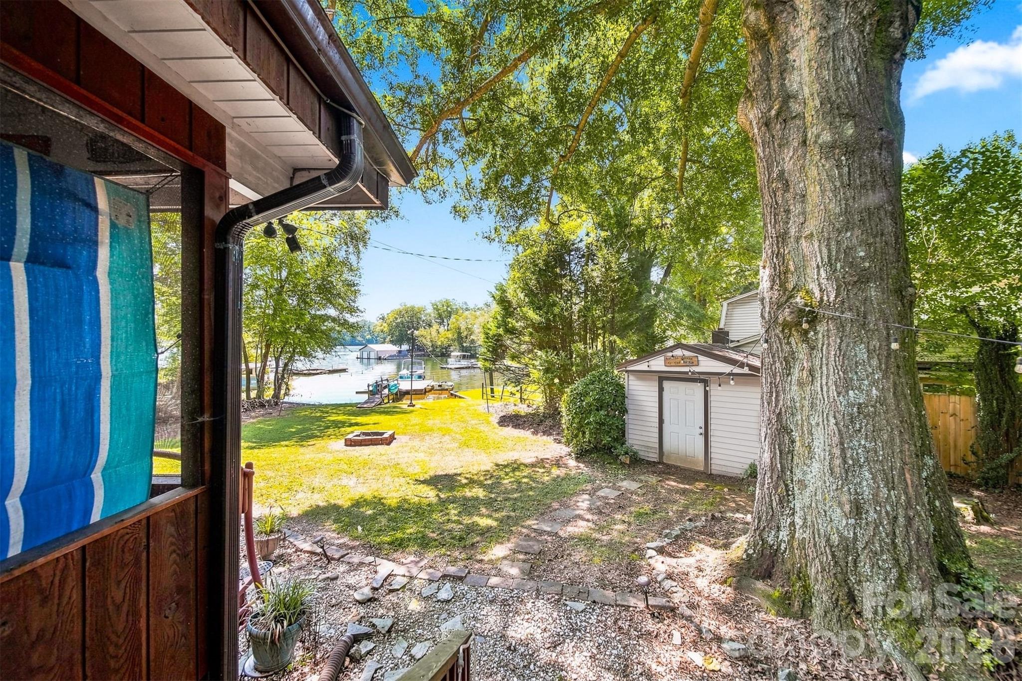 35 Loudonya Lane — Hickory