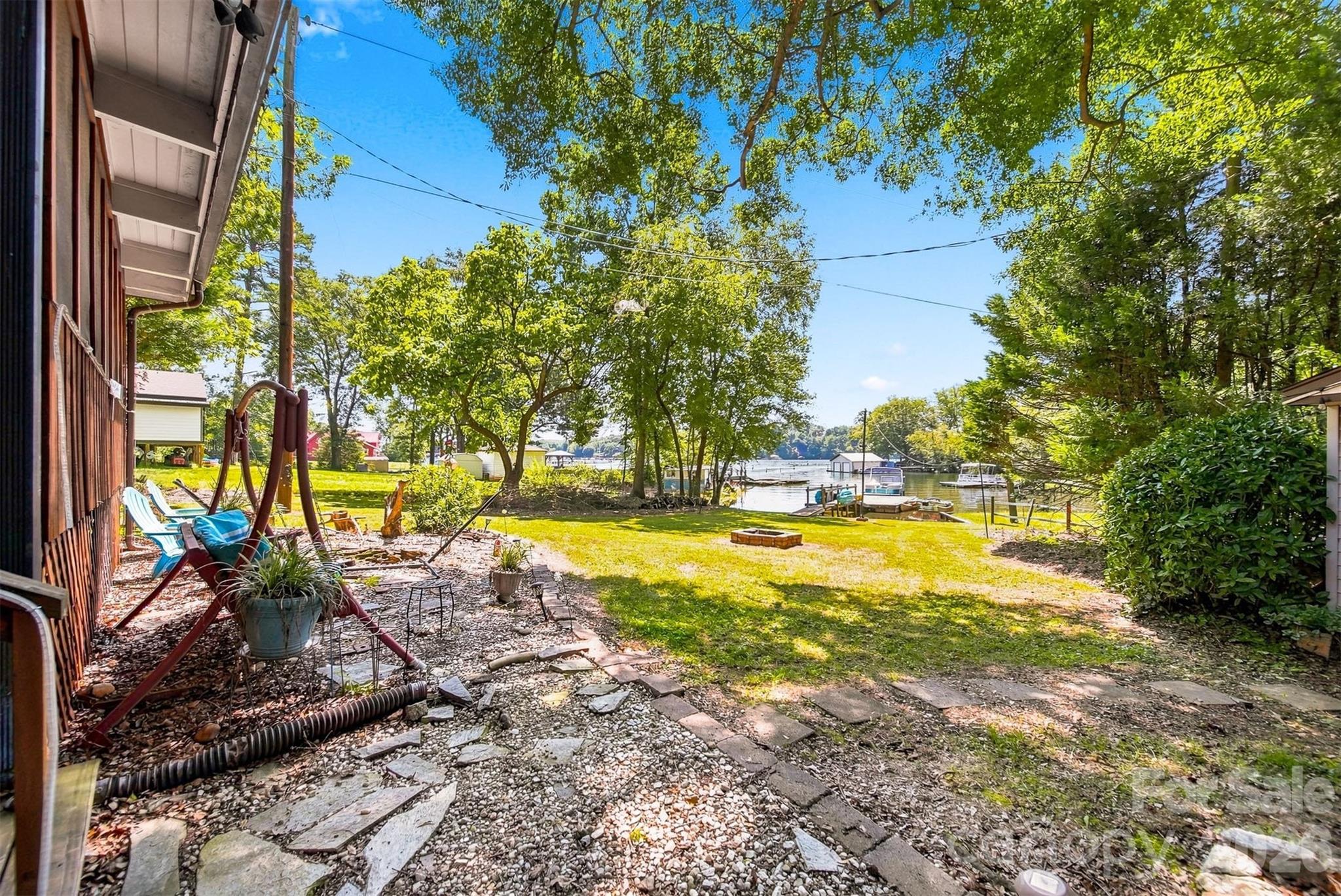 35 Loudonya Lane — Hickory