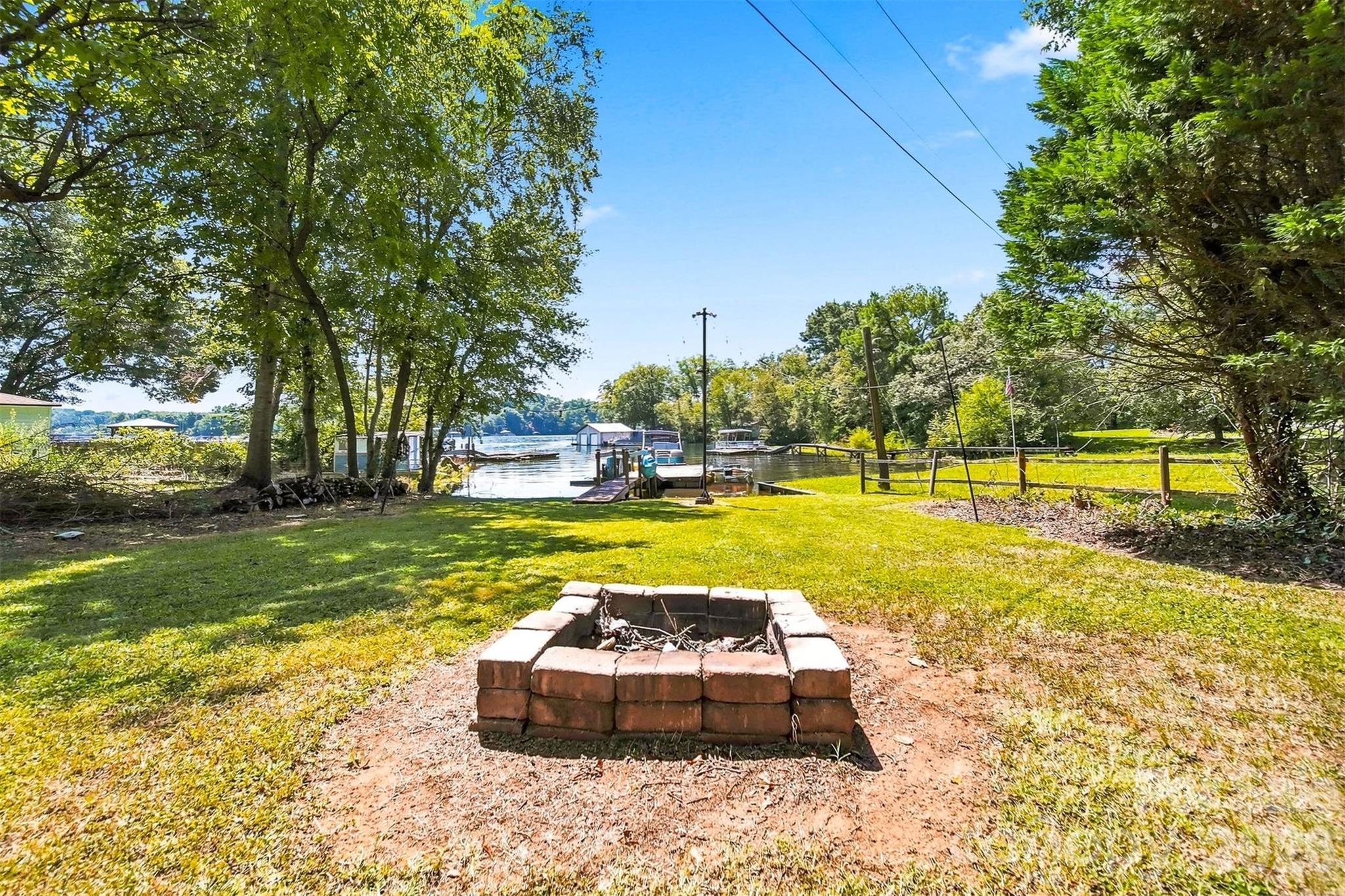 35 Loudonya Lane — Hickory
