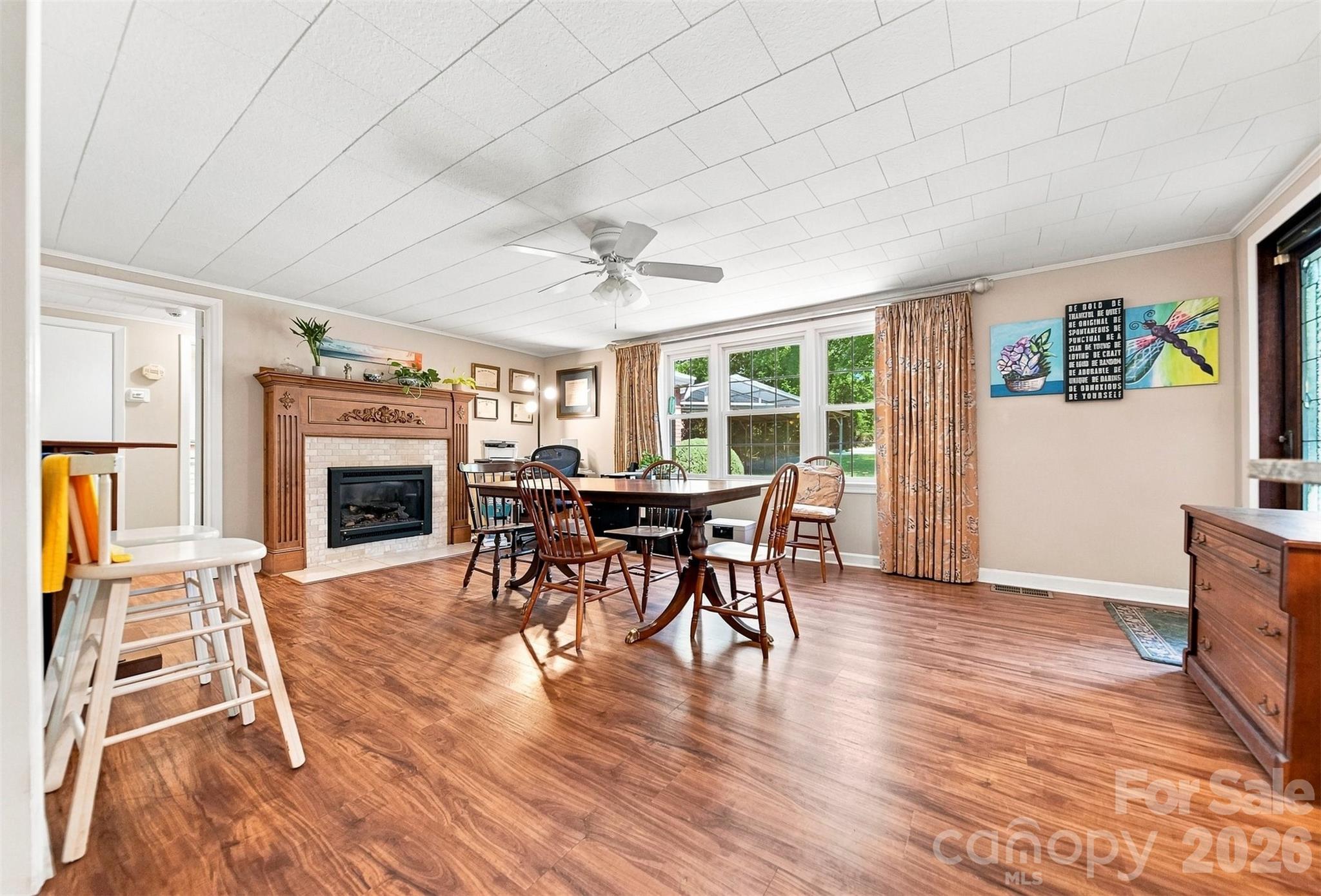 35 Loudonya Lane — Hickory