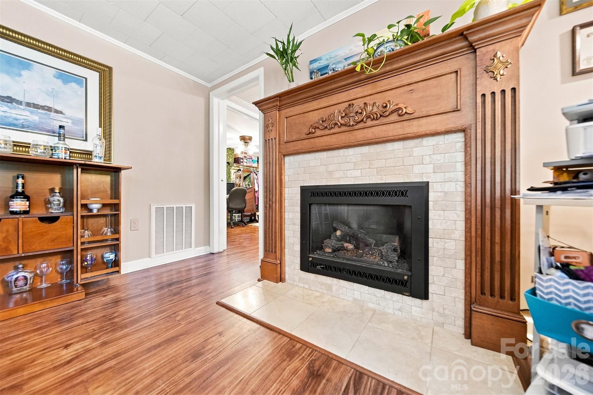 35 Loudonya Lane — Hickory