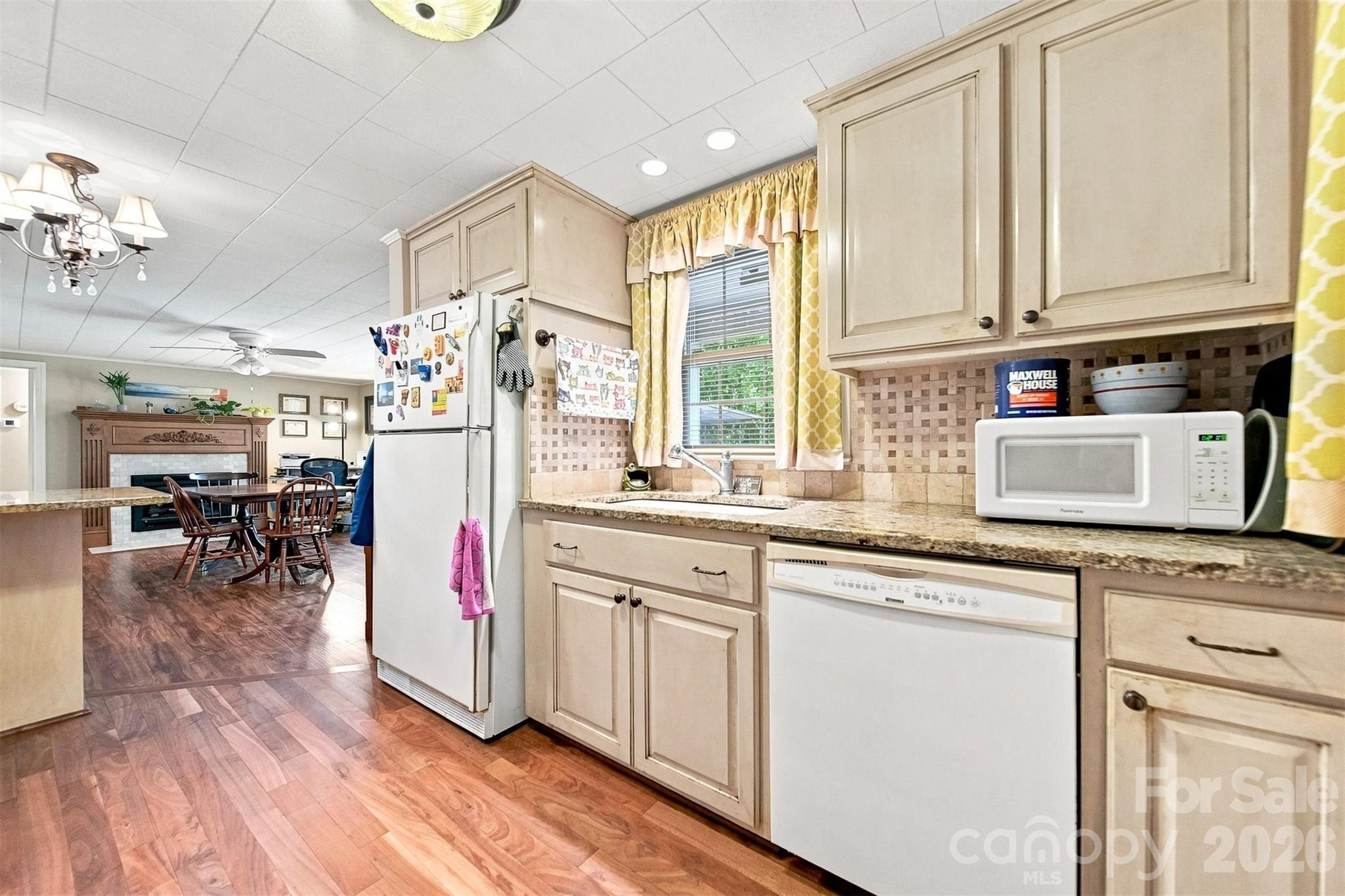 35 Loudonya Lane — Hickory