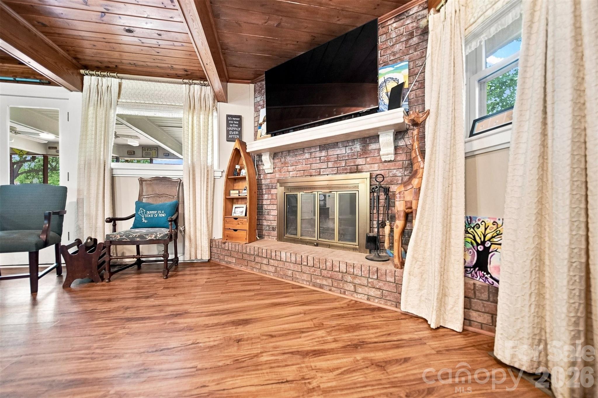 35 Loudonya Lane — Hickory