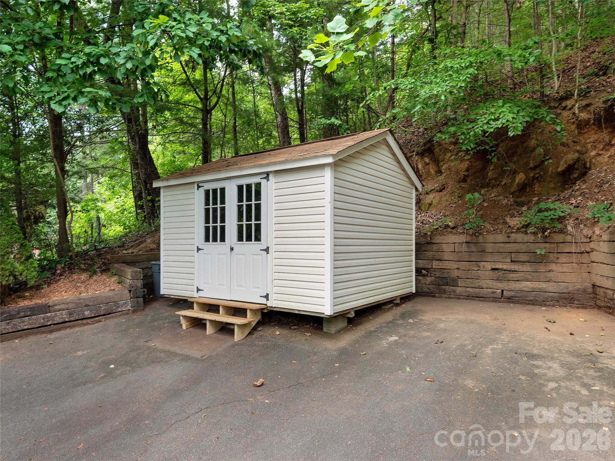 63 Independence Boulevard — Asheville