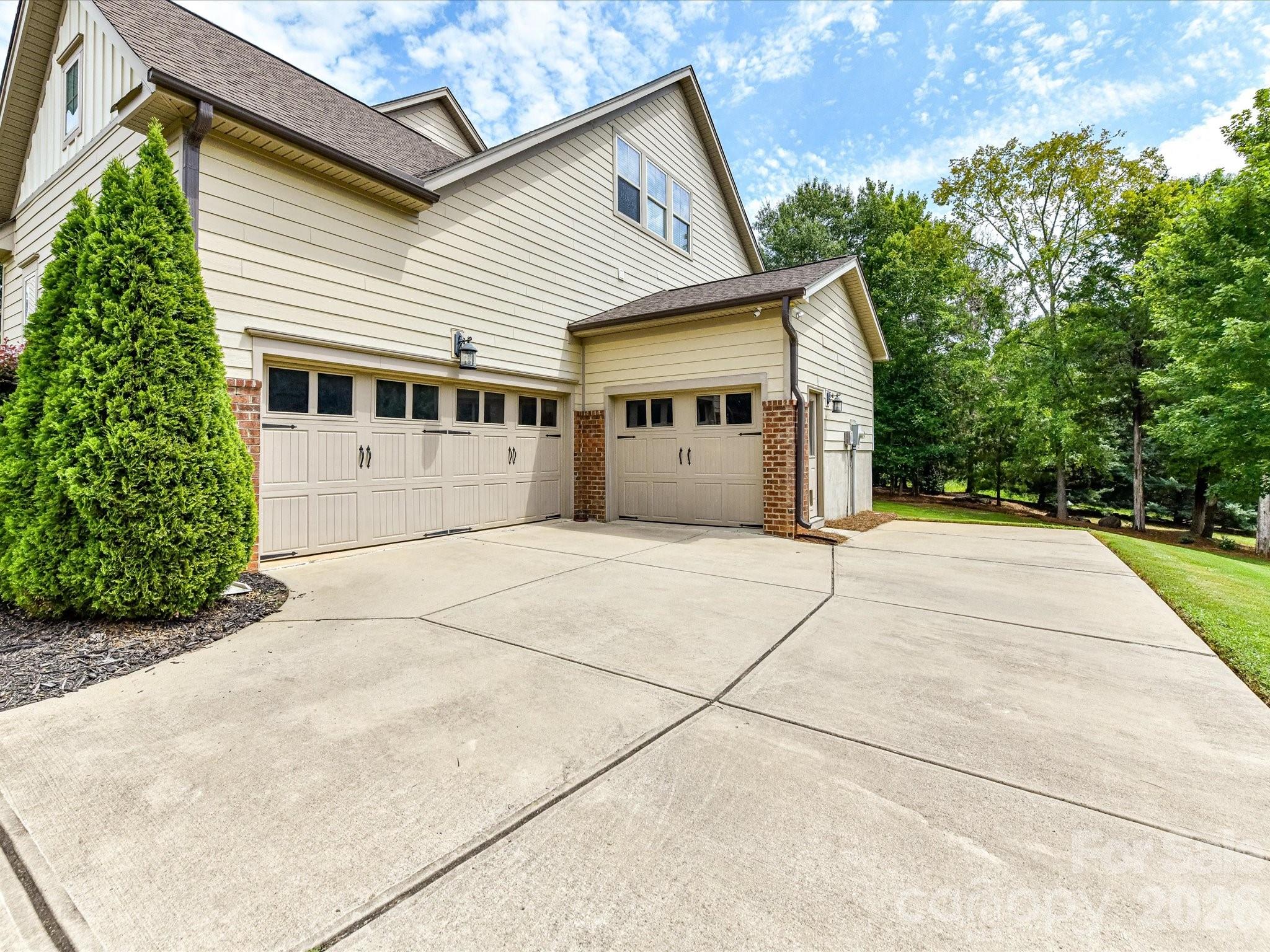 12323 Cherrybark Lane — Charlotte