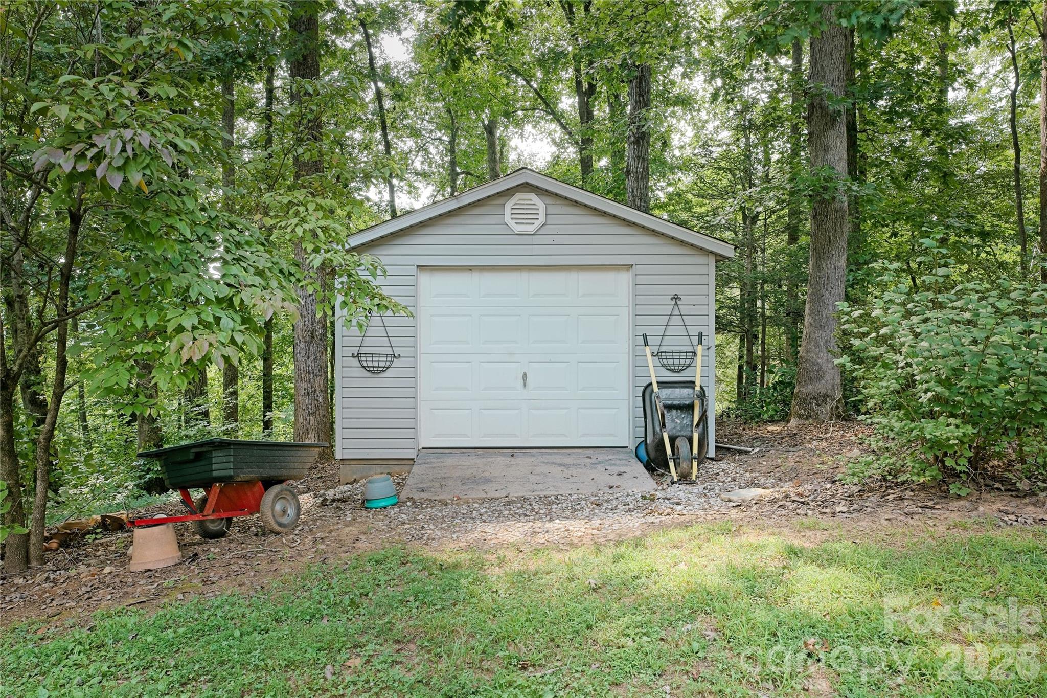 846 Old US 221 Highway S — Marion