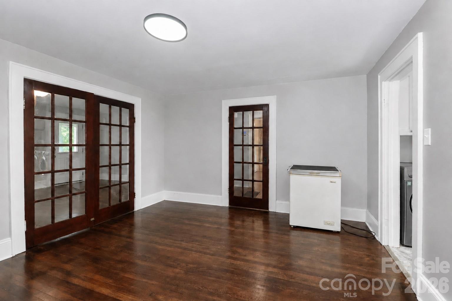 401 N Oakland Avenue — Statesville