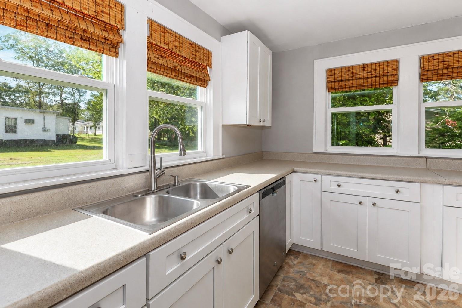 401 N Oakland Avenue — Statesville