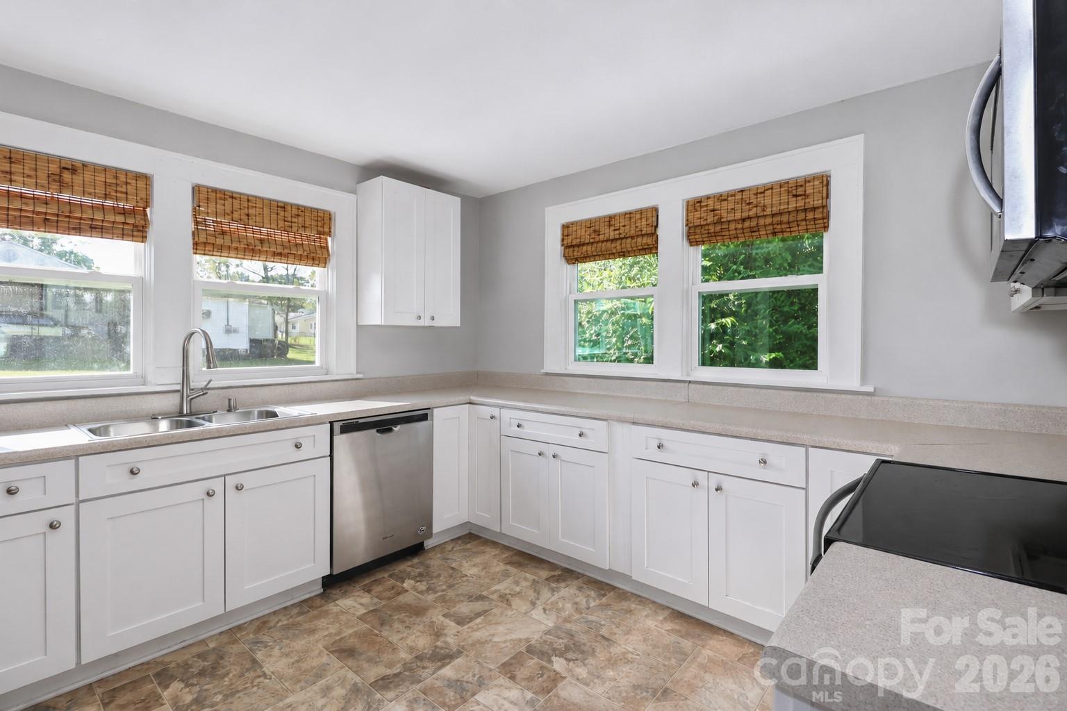 401 N Oakland Avenue — Statesville