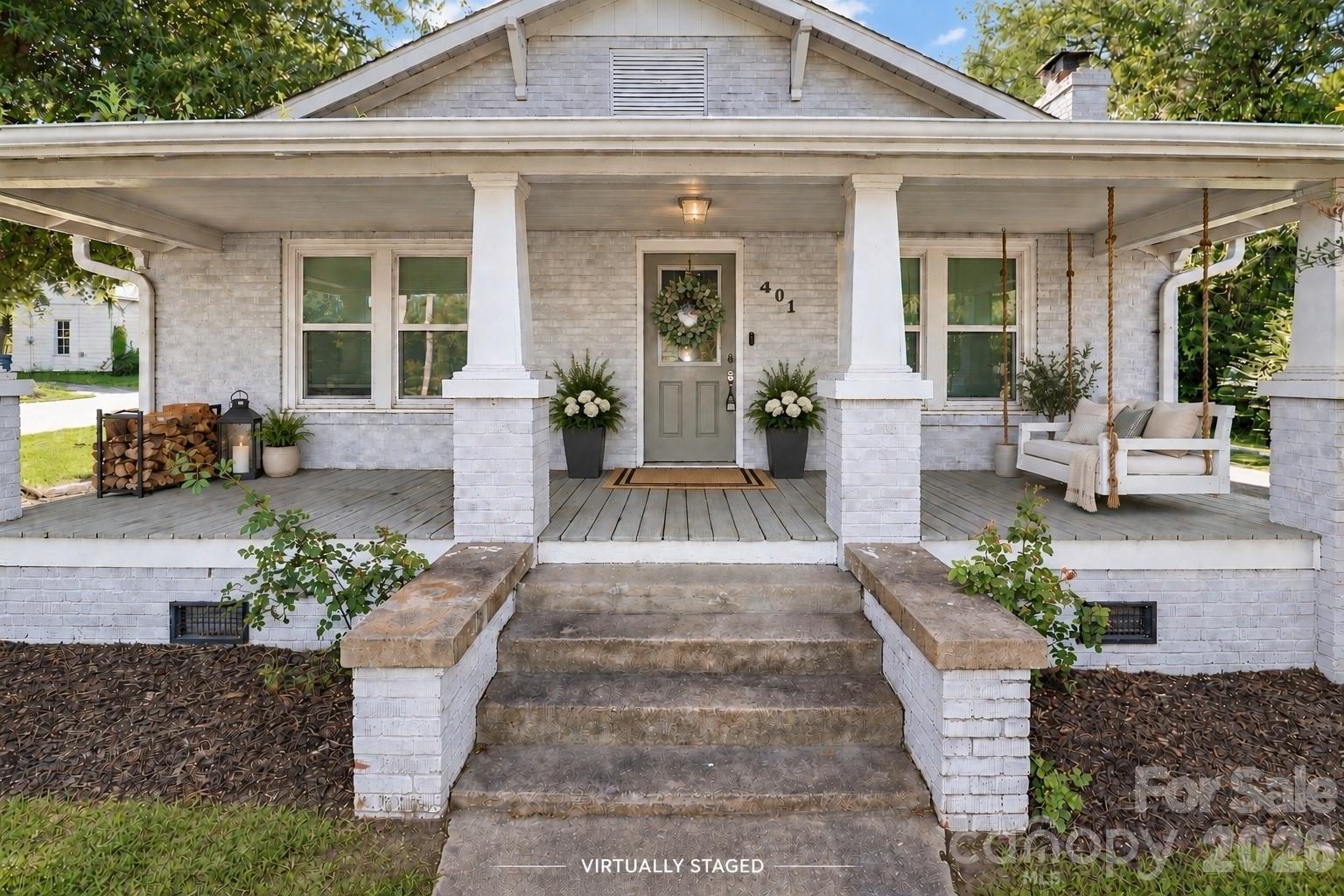 401 N Oakland Avenue — Statesville