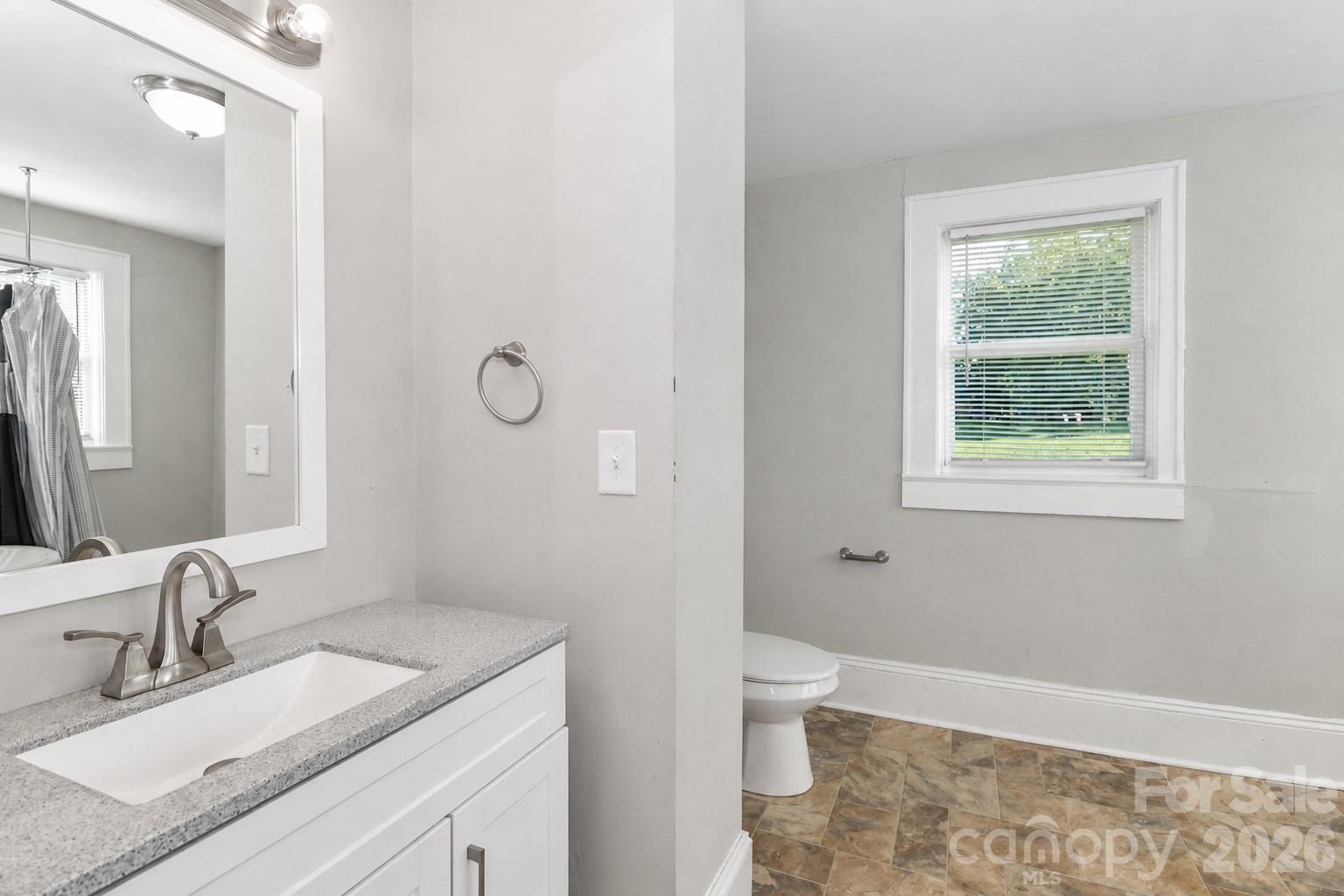 401 N Oakland Avenue — Statesville