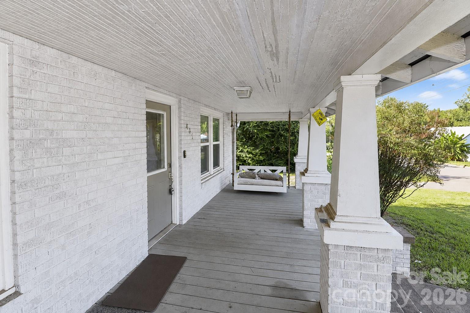 401 N Oakland Avenue — Statesville