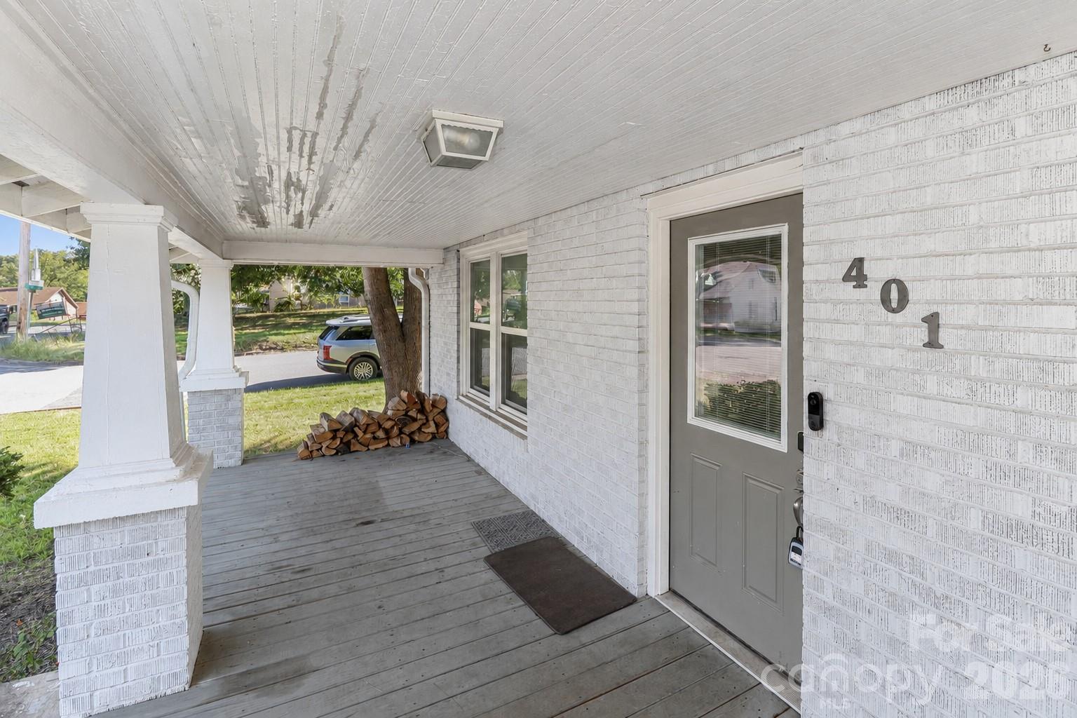 401 N Oakland Avenue — Statesville