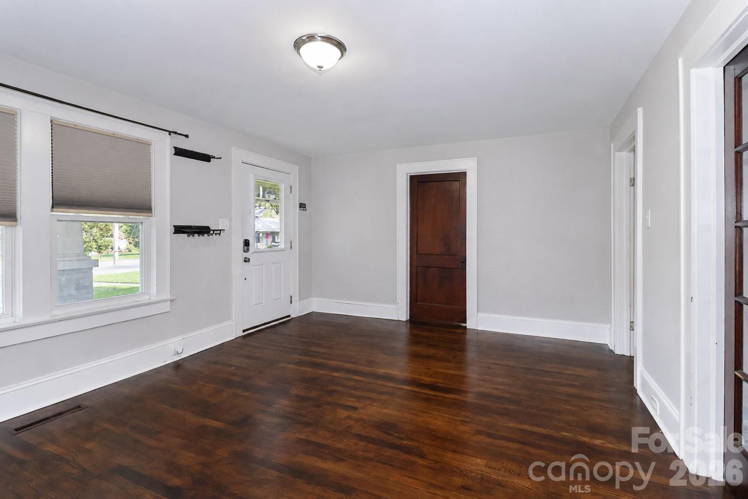 401 N Oakland Avenue — Statesville