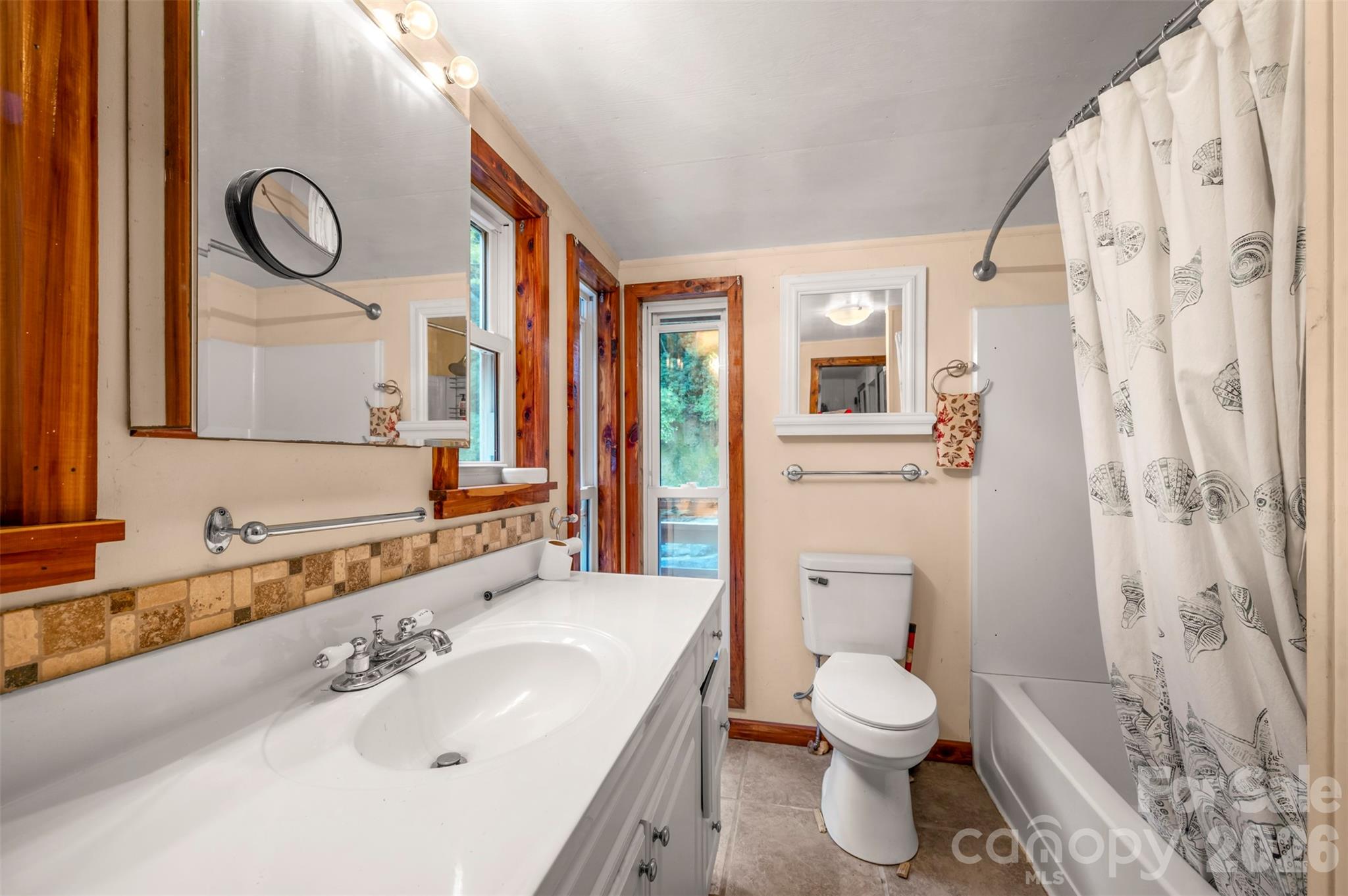 1008 Hardison Falls Trail — Hendersonville