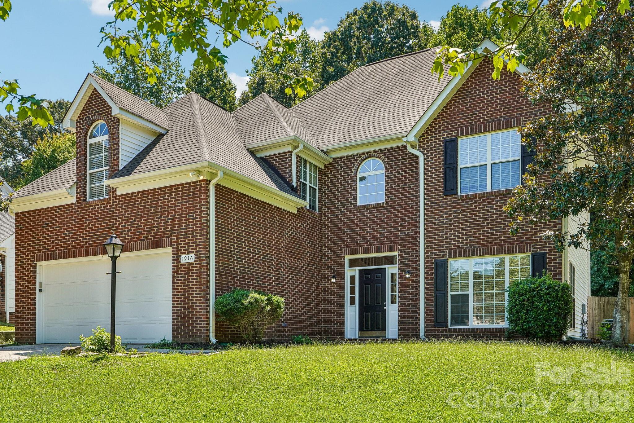 1916 Wilrose Place — Matthews