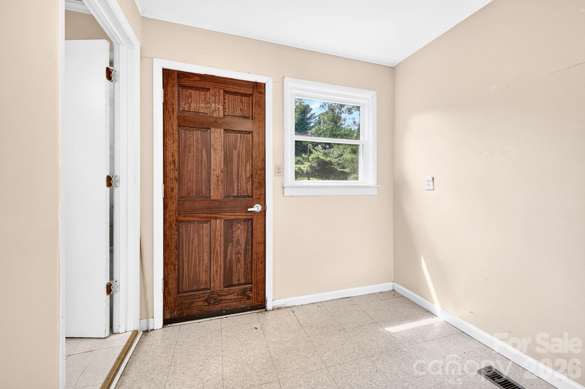 483 Caribou Road — Asheville