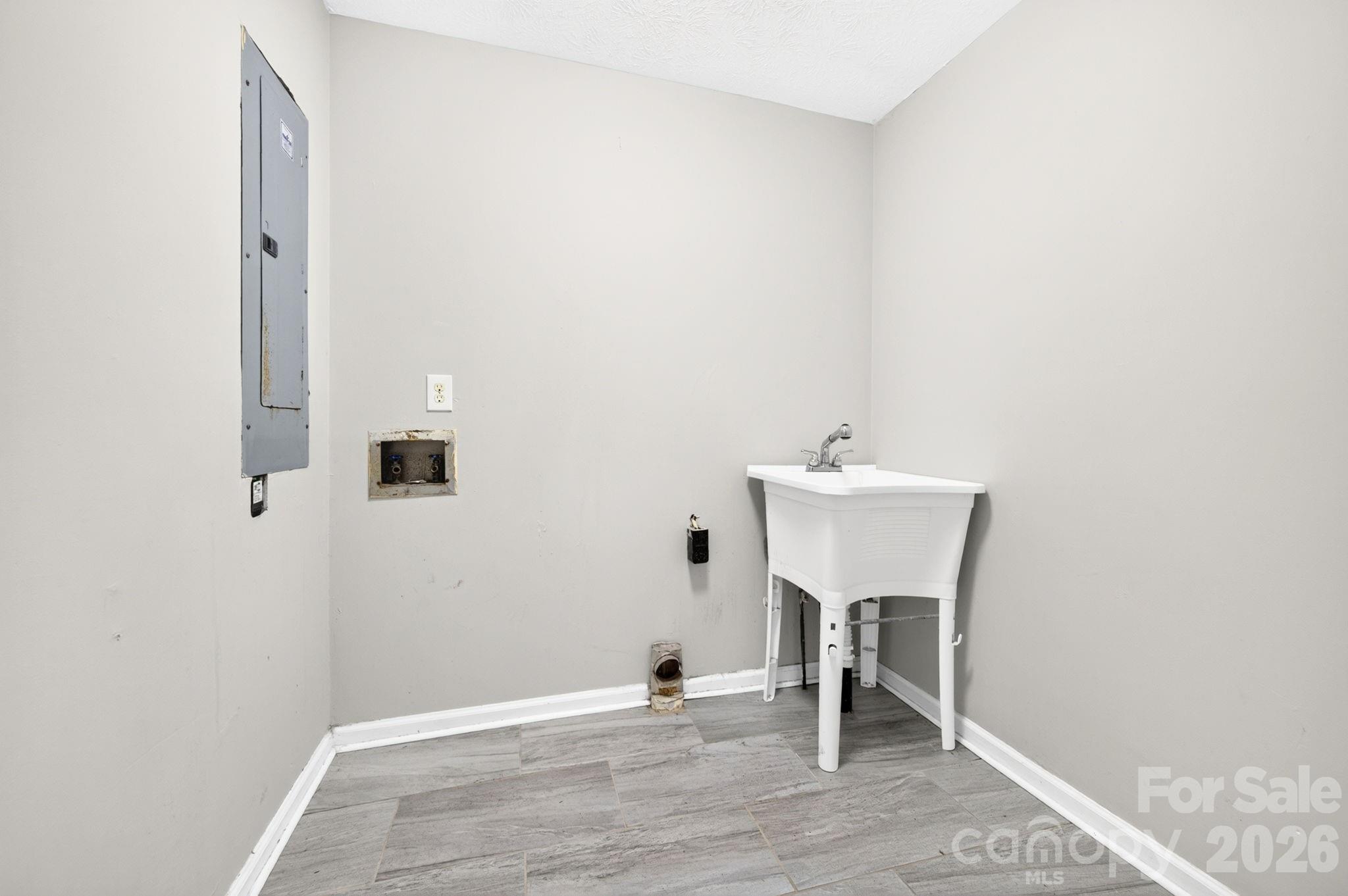 483 Caribou Road — Asheville