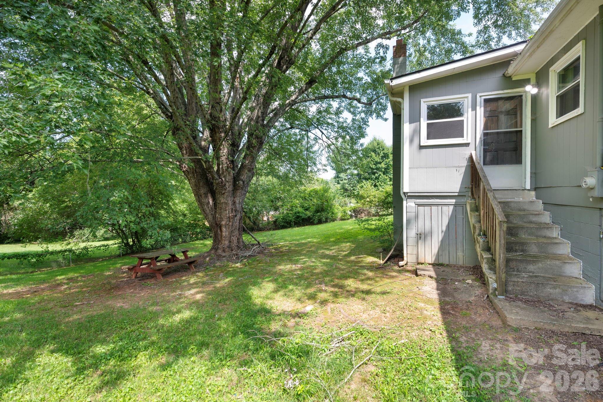 483 Caribou Road — Asheville