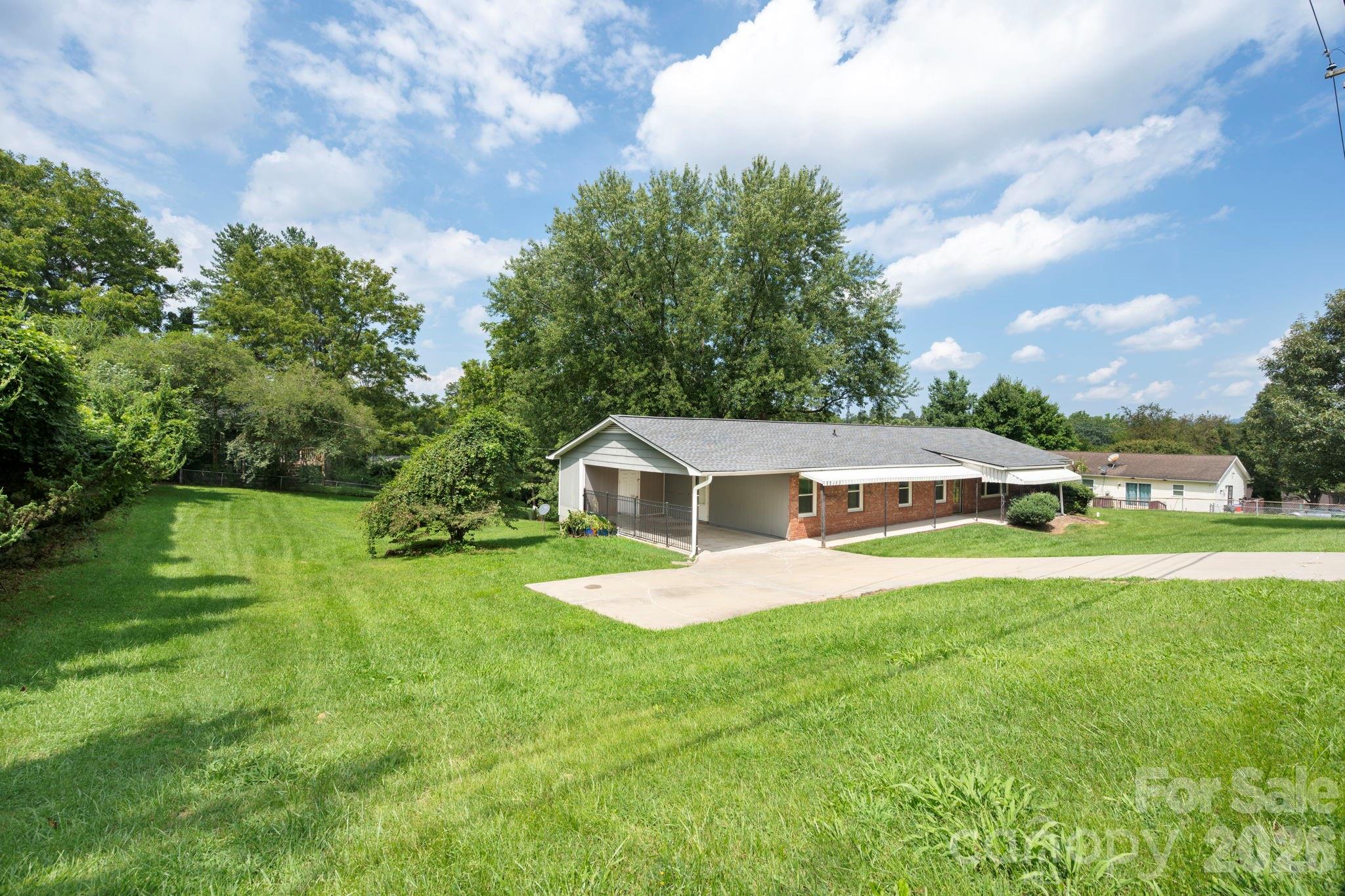 483 Caribou Road — Asheville
