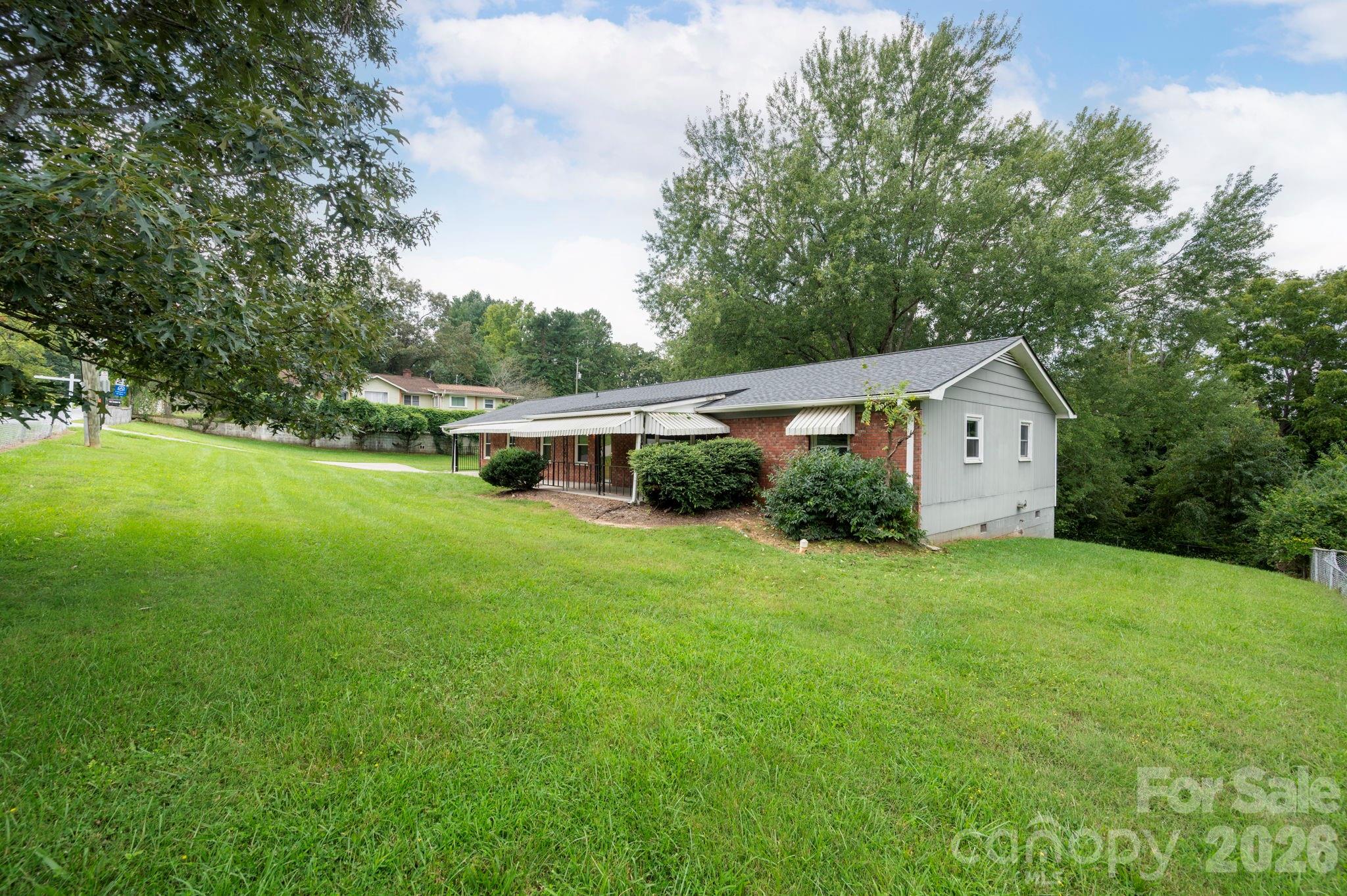 483 Caribou Road — Asheville