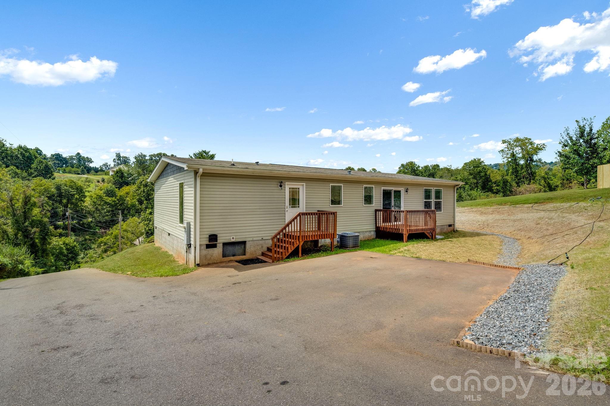 162 Phillips Valley Road — Mars Hill