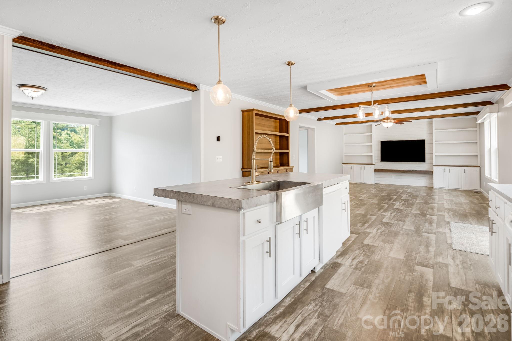 162 Phillips Valley Road — Mars Hill
