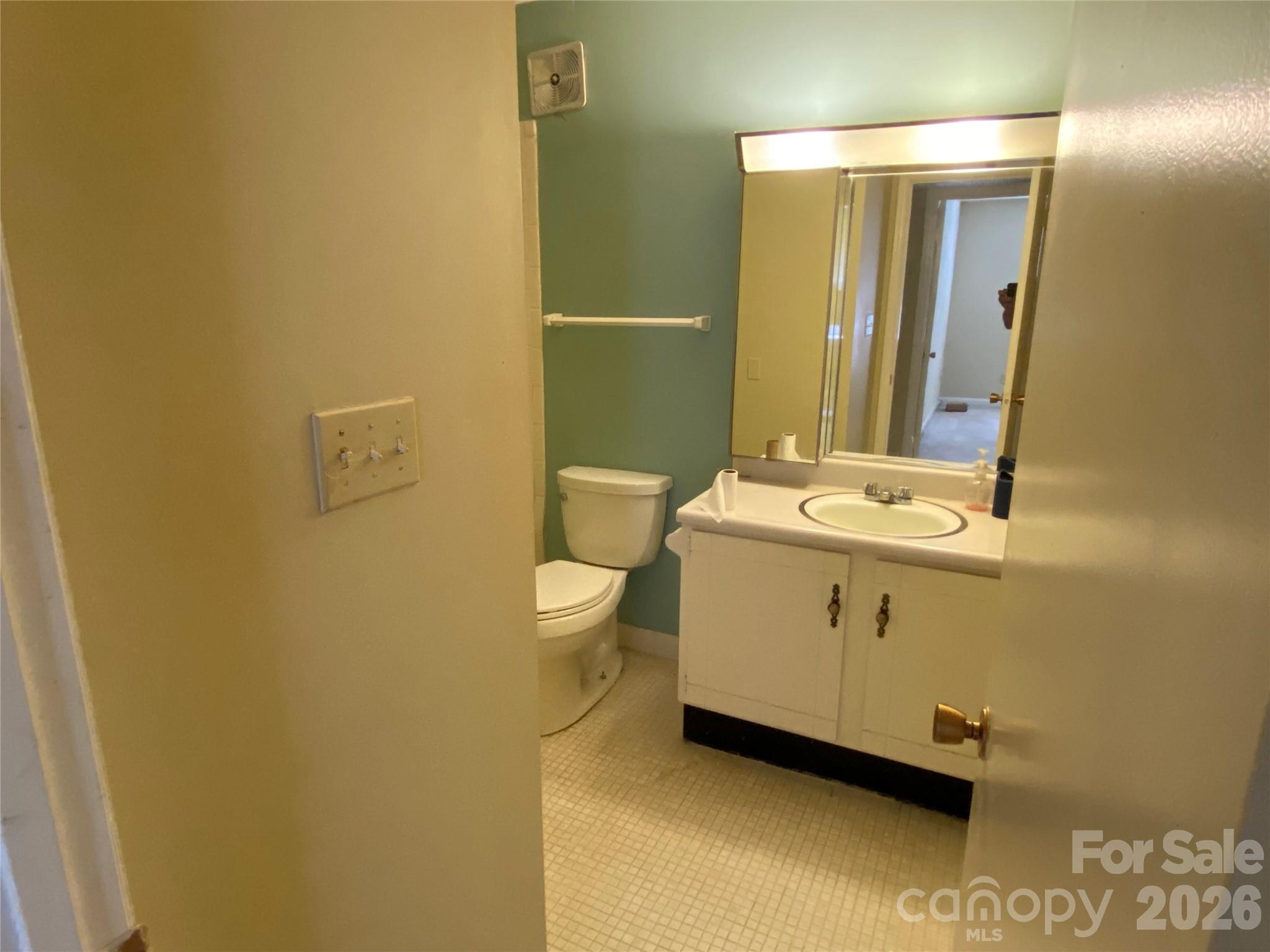 1323 Queens Road #208 — Charlotte