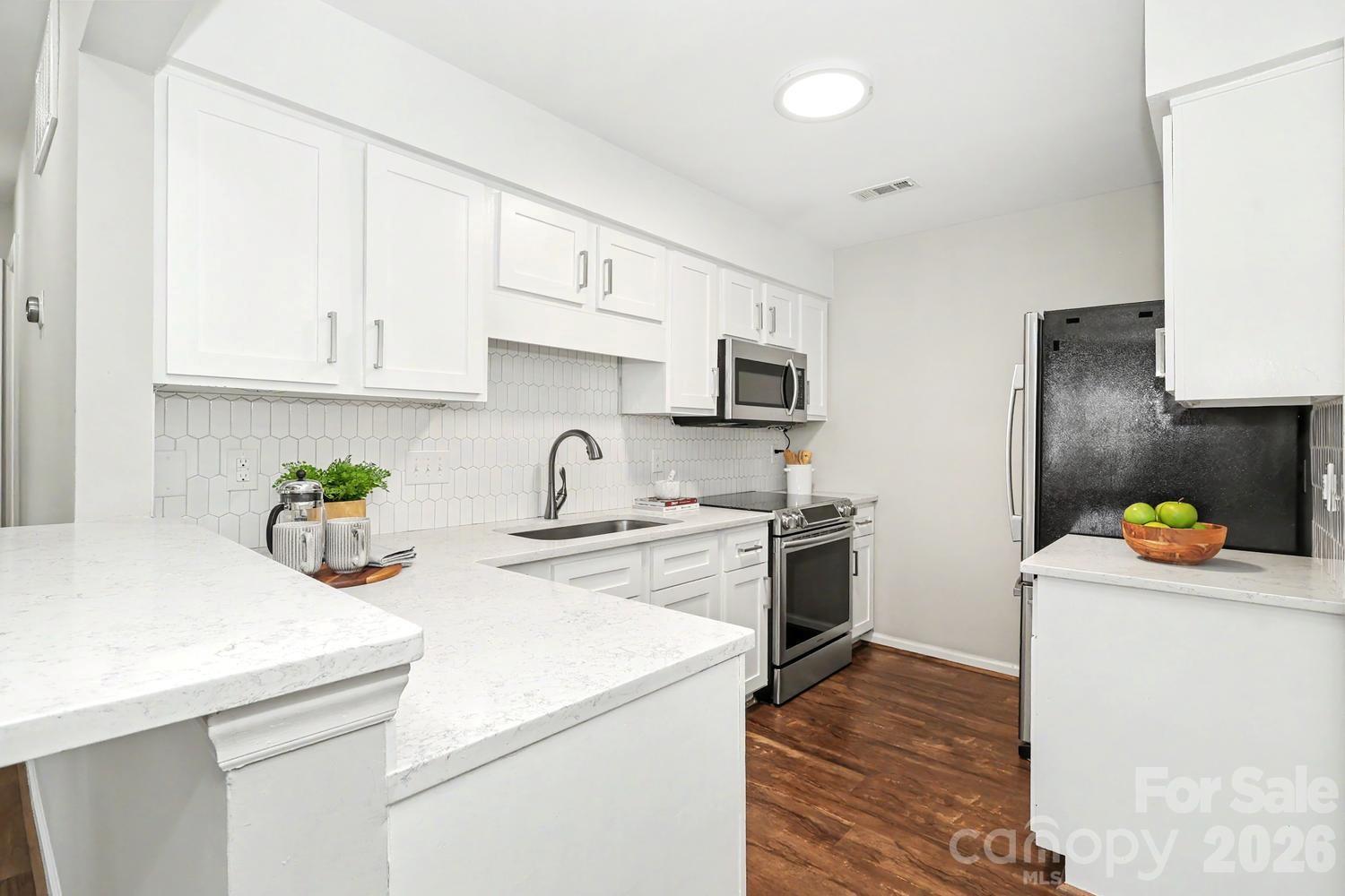 5009 Sharon Road #I — Charlotte