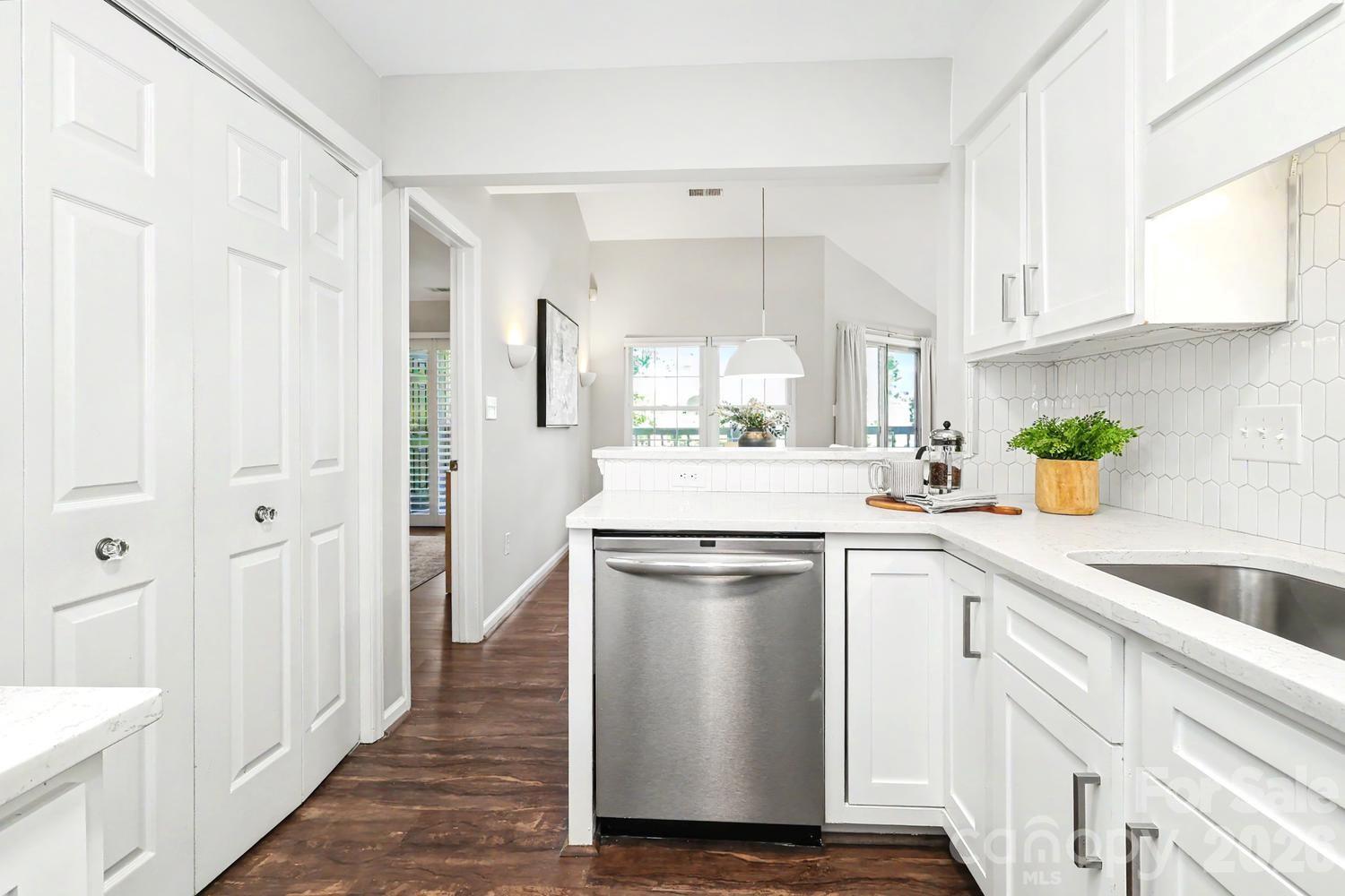 5009 Sharon Road #I — Charlotte