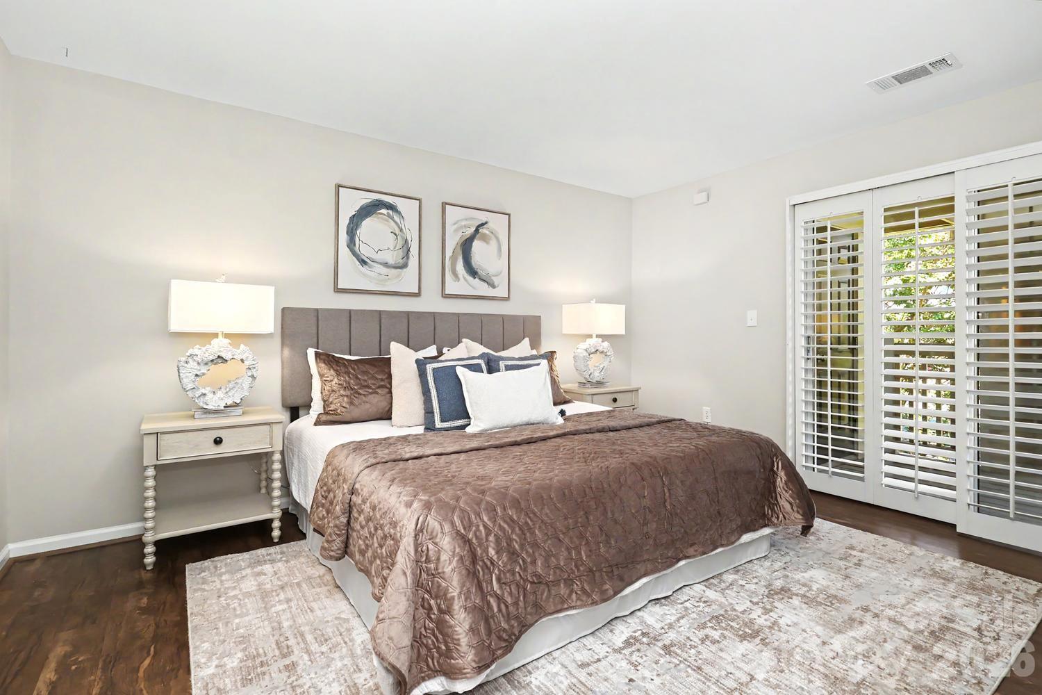 5009 Sharon Road #I — Charlotte