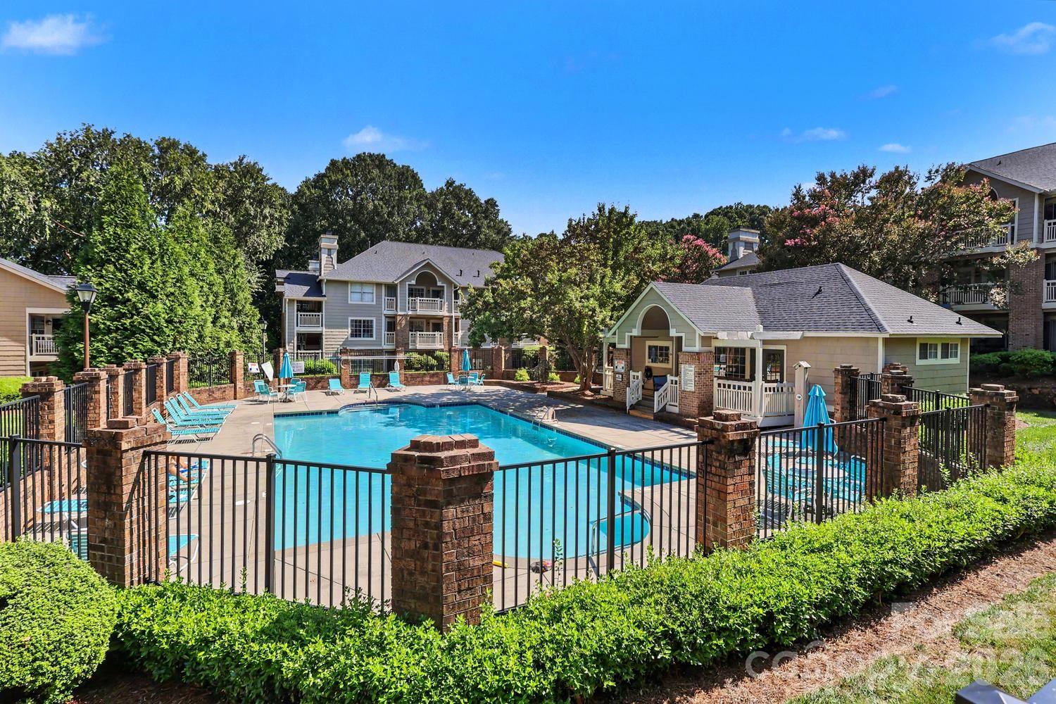 5009 Sharon Road #I — Charlotte