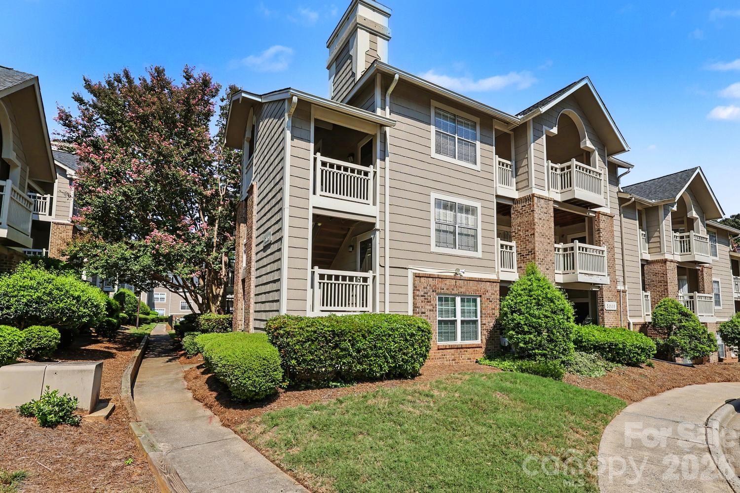 5009 Sharon Road #I — Charlotte