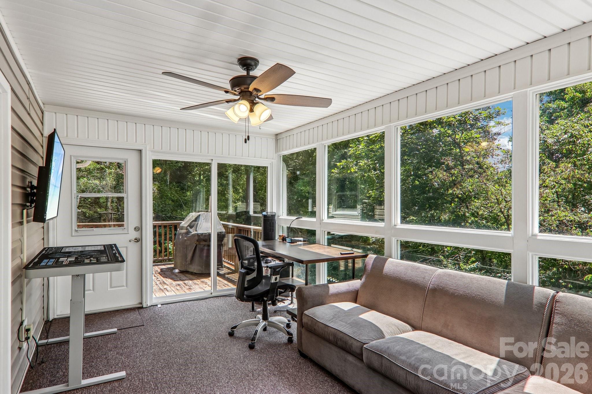 7 Maple Leaf Drive — Hendersonville