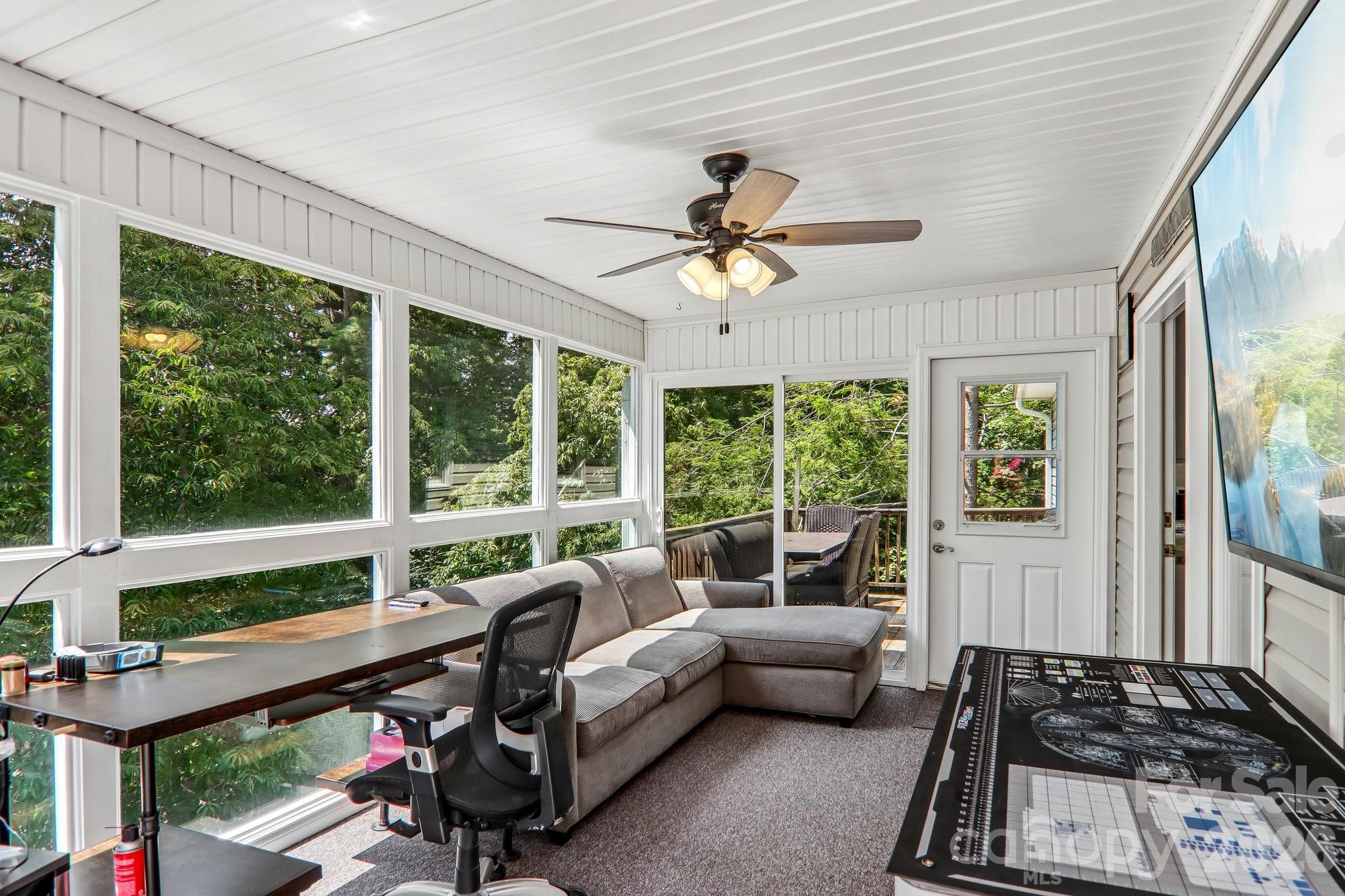 7 Maple Leaf Drive — Hendersonville