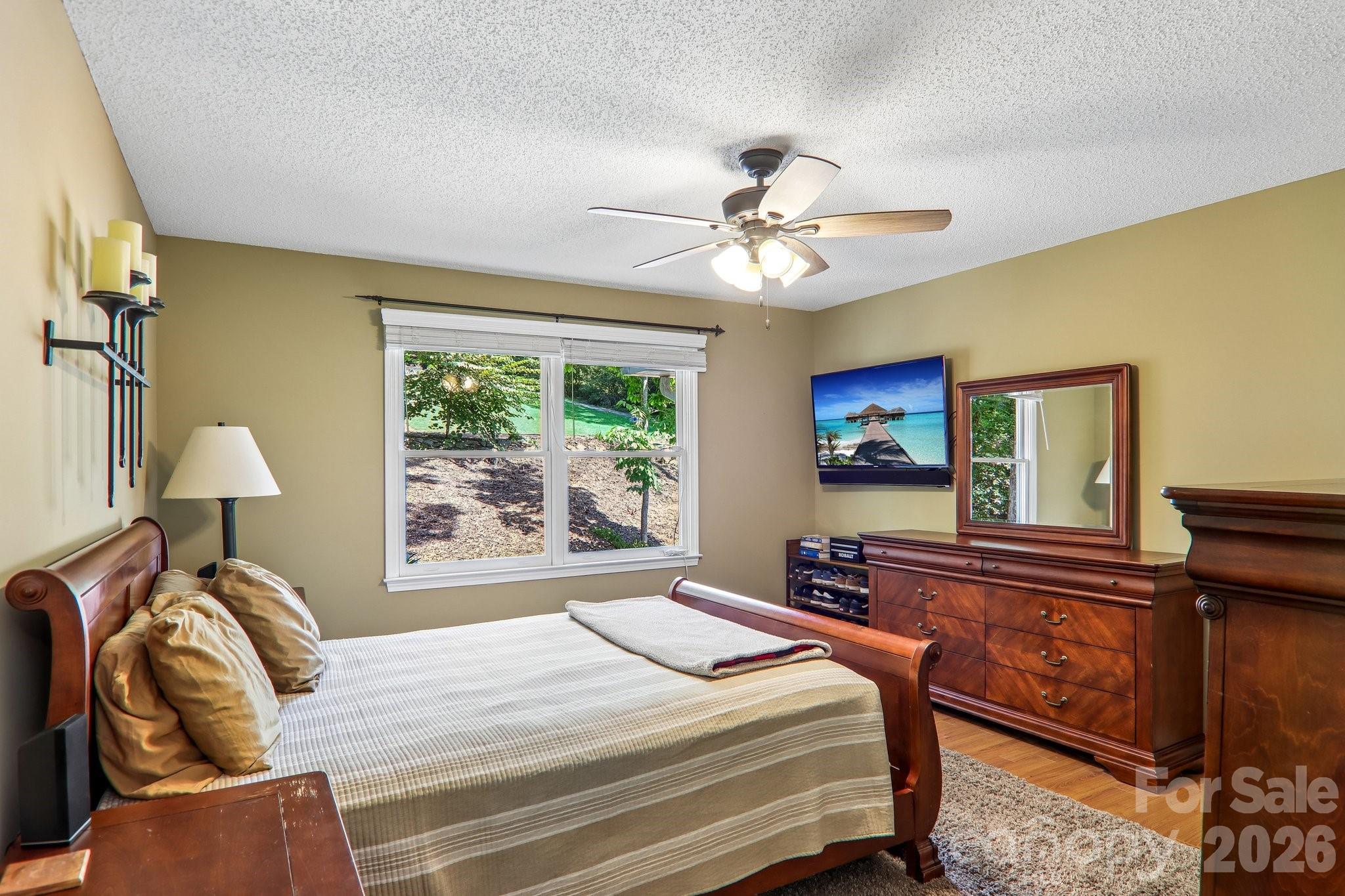 7 Maple Leaf Drive — Hendersonville
