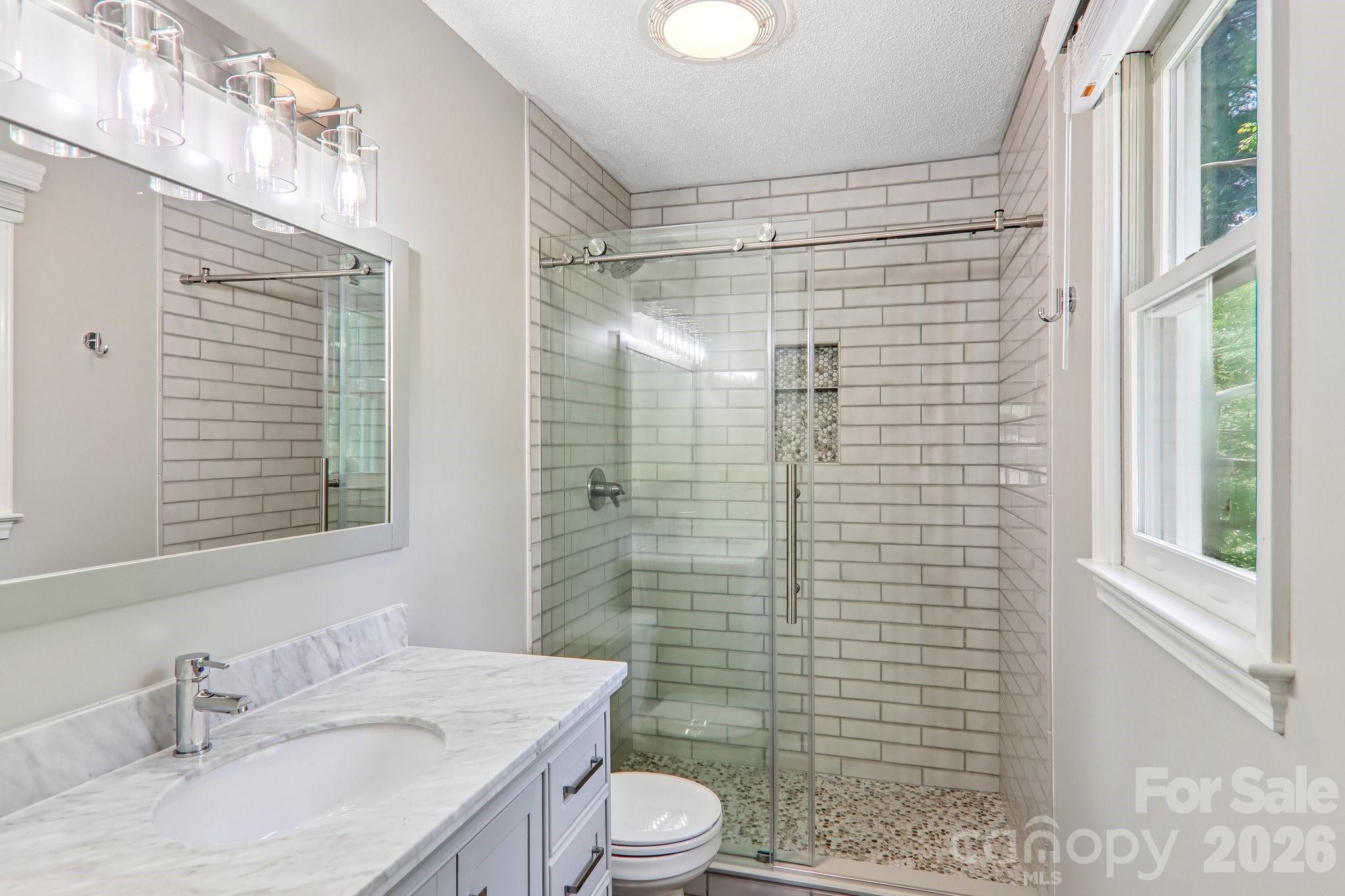 7 Maple Leaf Drive — Hendersonville