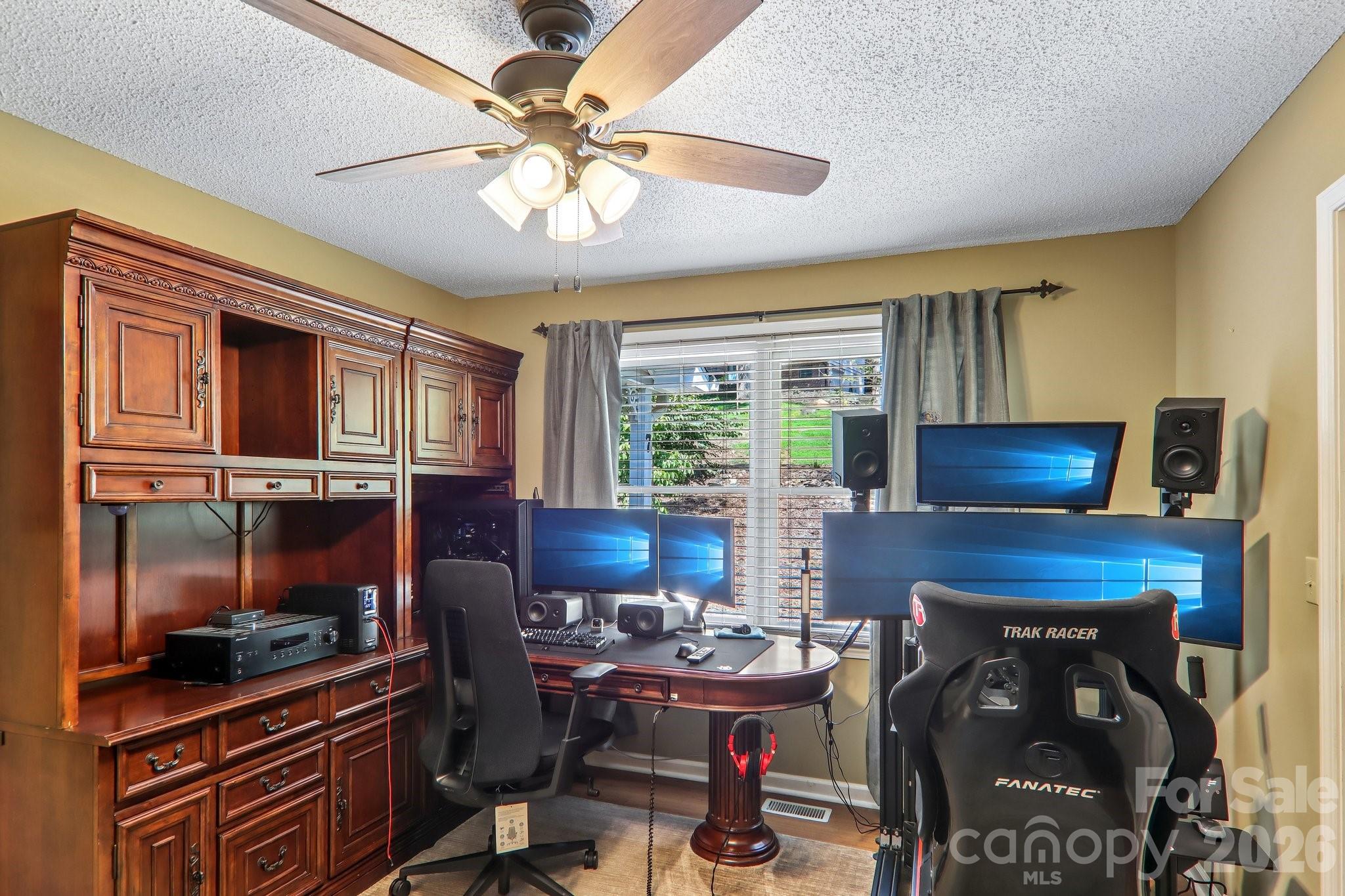 7 Maple Leaf Drive — Hendersonville